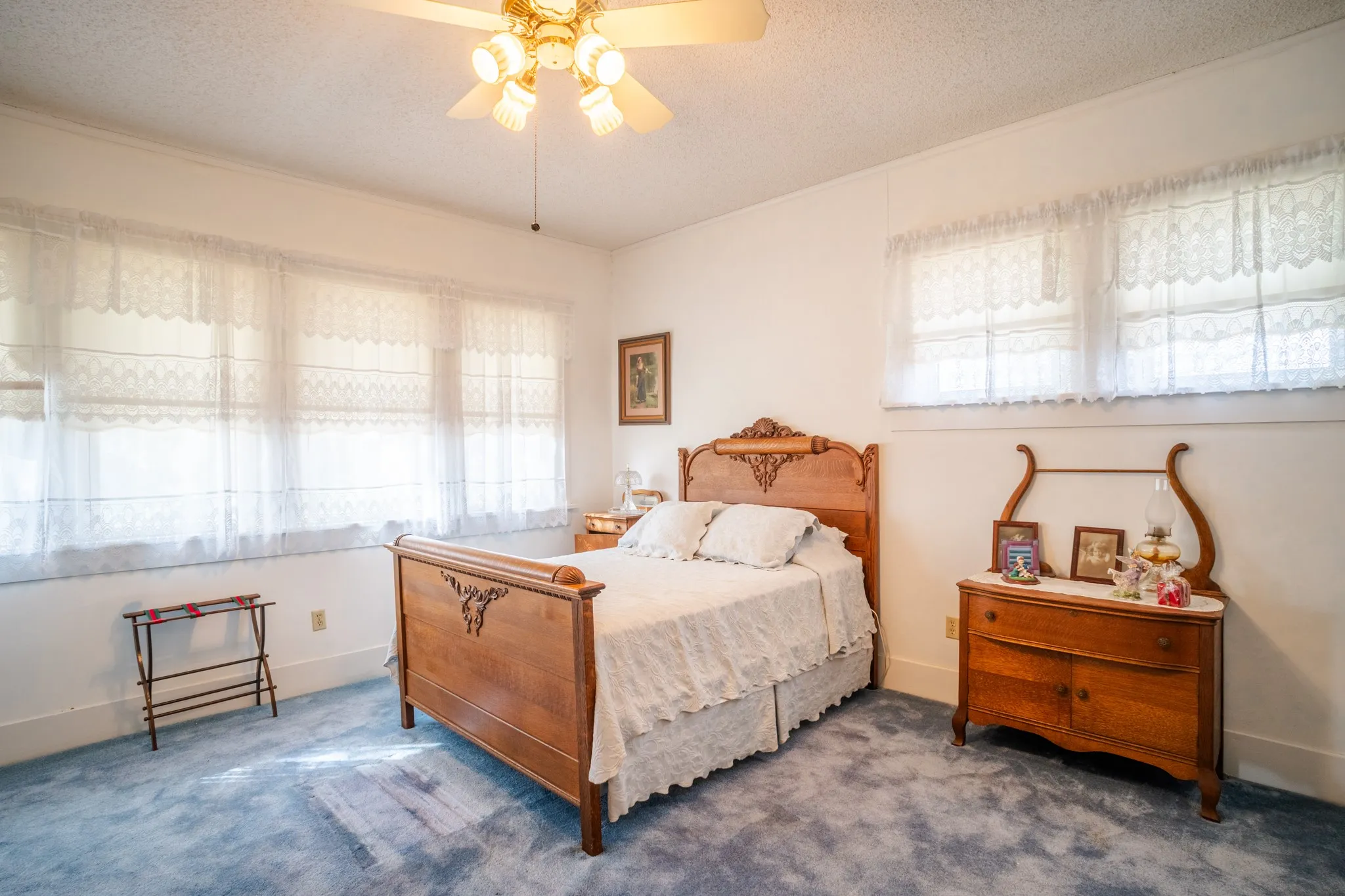Single Family Residence For Sale in Freestone County , 115 E Brazos, Wortham, Texas 76693, 4 Bedroom, 2 Bathroom, 2 Garage spaces, 3,130 Sqft, built in 1910, mls#21377363, Real Estate Agent in Wortham, Homes For Sale in Freestone county, Homes For Sale in Wortham, Realtor in Wortham Texas, Real Estate Brokerage Independent Realty Texas, Luminita Cordes Realtor