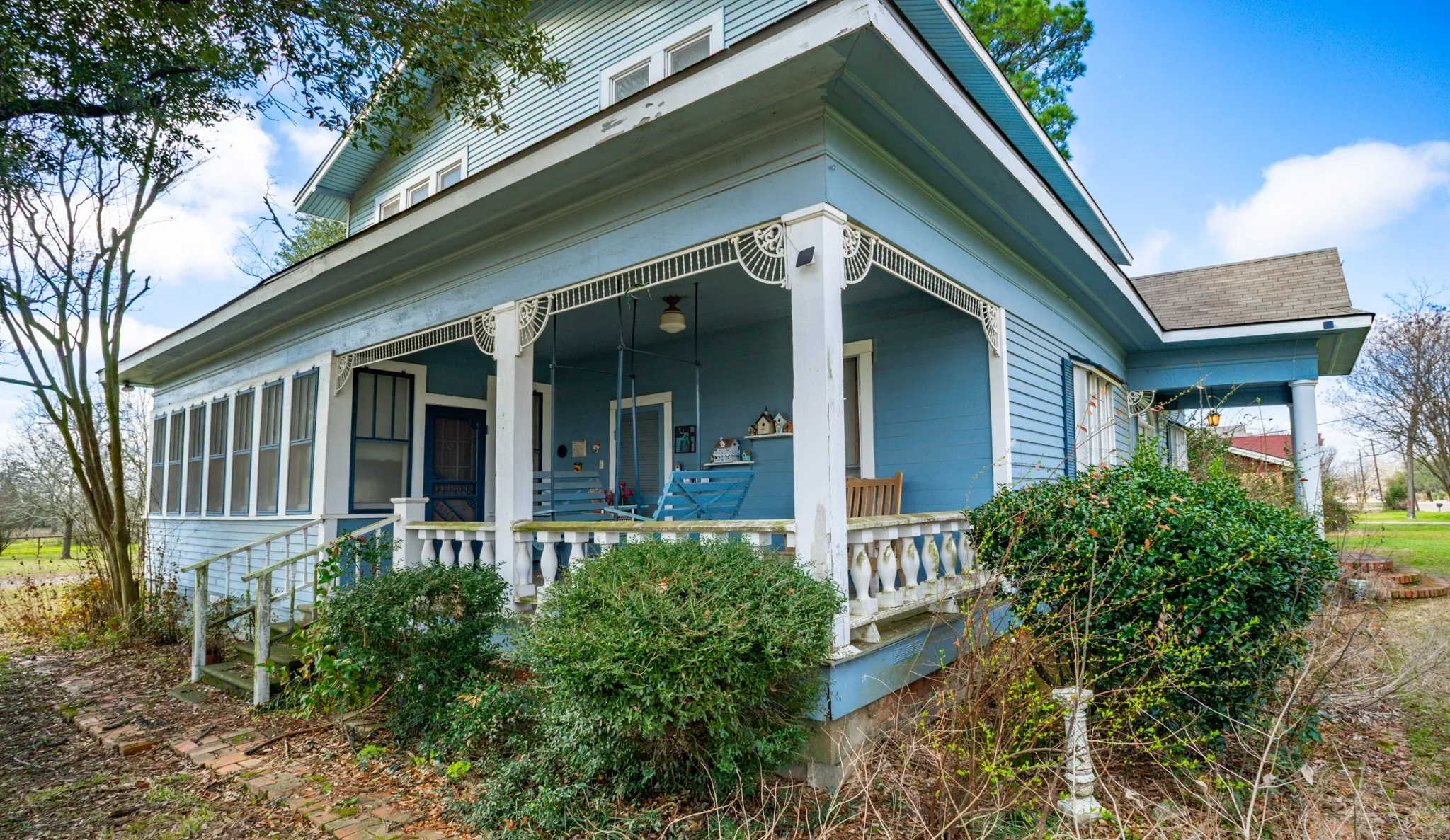 Single Family Residence For Sale in Freestone County , 115 E Brazos, Wortham, Texas 76693, 4 Bedroom, 2 Bathroom, 2 Garage spaces, 3,130 Sqft, built in 1910, mls#21377363, Real Estate Agent in Wortham, Homes For Sale in Freestone county, Homes For Sale in Wortham, Realtor in Wortham Texas, Real Estate Brokerage Independent Realty Texas, Luminita Cordes Realtor
