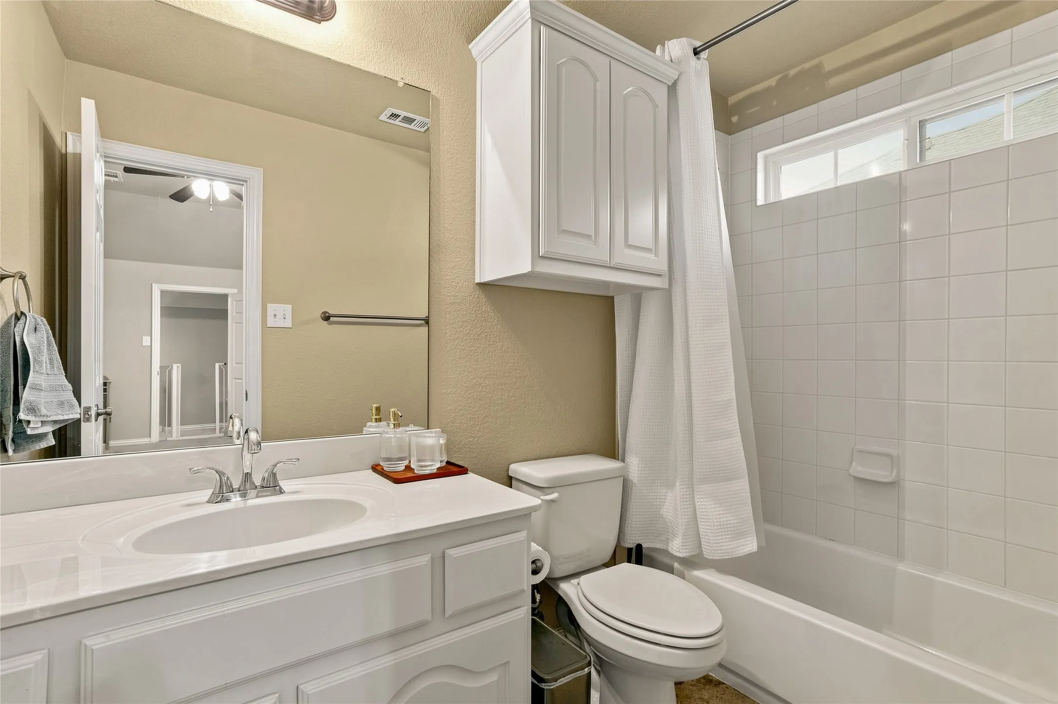 Single Family Residence For Rent in Denton County , 887 Woodrow Drive, Lewisville, Texas 75067, 4 Bedroom, 3 Bathroom, 2 Garage spaces, 2,120 Sqft, built in 2012, mls#21377382, Real Estate Agent in Lewisville, Homes For Rent in Denton county, Homes For Rent in Lewisville, Realtor in Lewisville Texas, Real Estate Brokerage Independent Realty Texas, Luminita Cordes Realtor