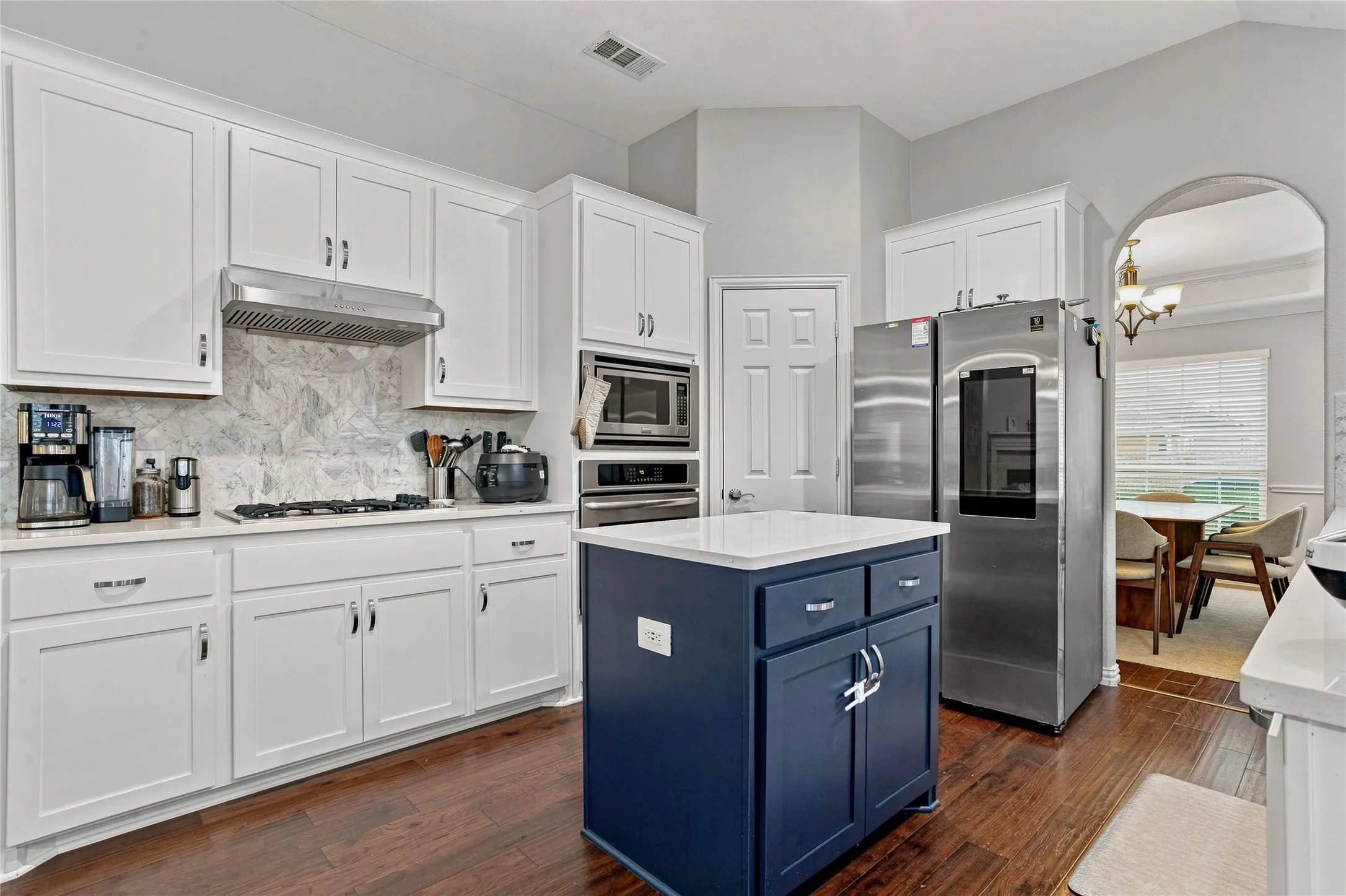 Single Family Residence For Rent in Denton County , 887 Woodrow Drive, Lewisville, Texas 75067, 4 Bedroom, 3 Bathroom, 2 Garage spaces, 2,120 Sqft, built in 2012, mls#21377382, Real Estate Agent in Lewisville, Homes For Rent in Denton county, Homes For Rent in Lewisville, Realtor in Lewisville Texas, Real Estate Brokerage Independent Realty Texas, Luminita Cordes Realtor