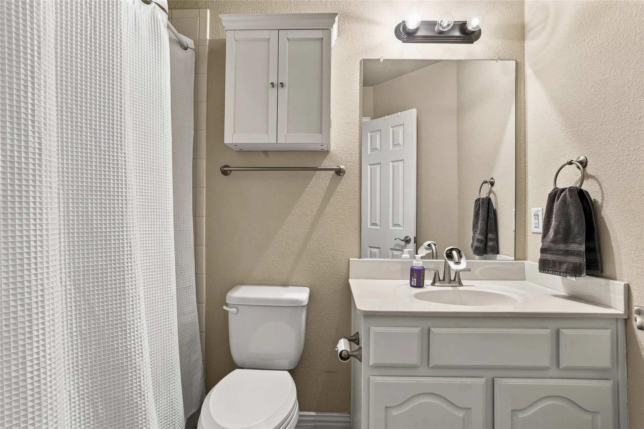 Single Family Residence For Rent in Denton County , 887 Woodrow Drive, Lewisville, Texas 75067, 4 Bedroom, 3 Bathroom, 2 Garage spaces, 2,120 Sqft, built in 2012, mls#21377382, Real Estate Agent in Lewisville, Homes For Rent in Denton county, Homes For Rent in Lewisville, Realtor in Lewisville Texas, Real Estate Brokerage Independent Realty Texas, Luminita Cordes Realtor