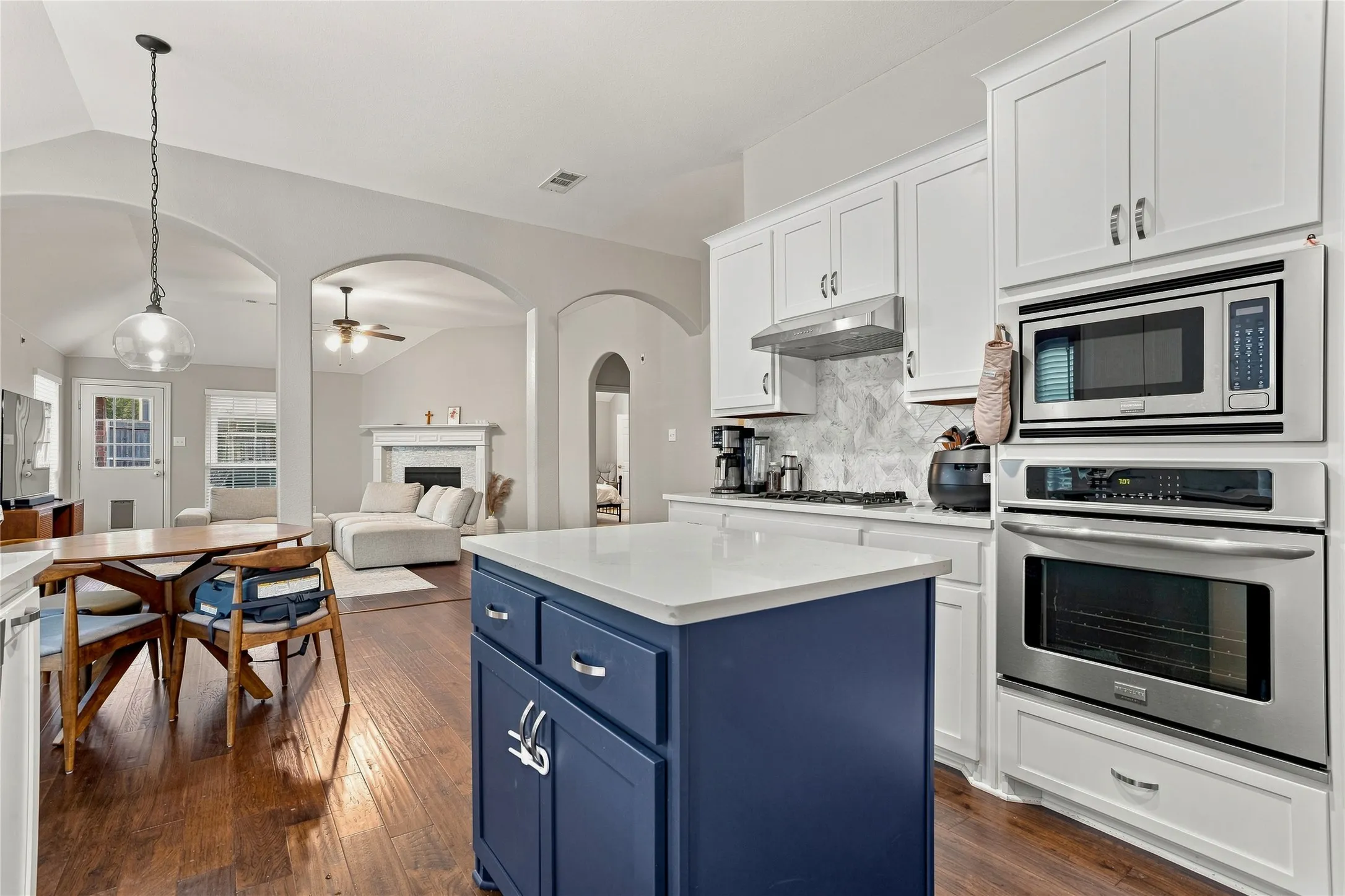 Single Family Residence For Rent in Denton County , 887 Woodrow Drive, Lewisville, Texas 75067, 4 Bedroom, 3 Bathroom, 2 Garage spaces, 2,120 Sqft, built in 2012, mls#21377382, Real Estate Agent in Lewisville, Homes For Rent in Denton county, Homes For Rent in Lewisville, Realtor in Lewisville Texas, Real Estate Brokerage Independent Realty Texas, Luminita Cordes Realtor