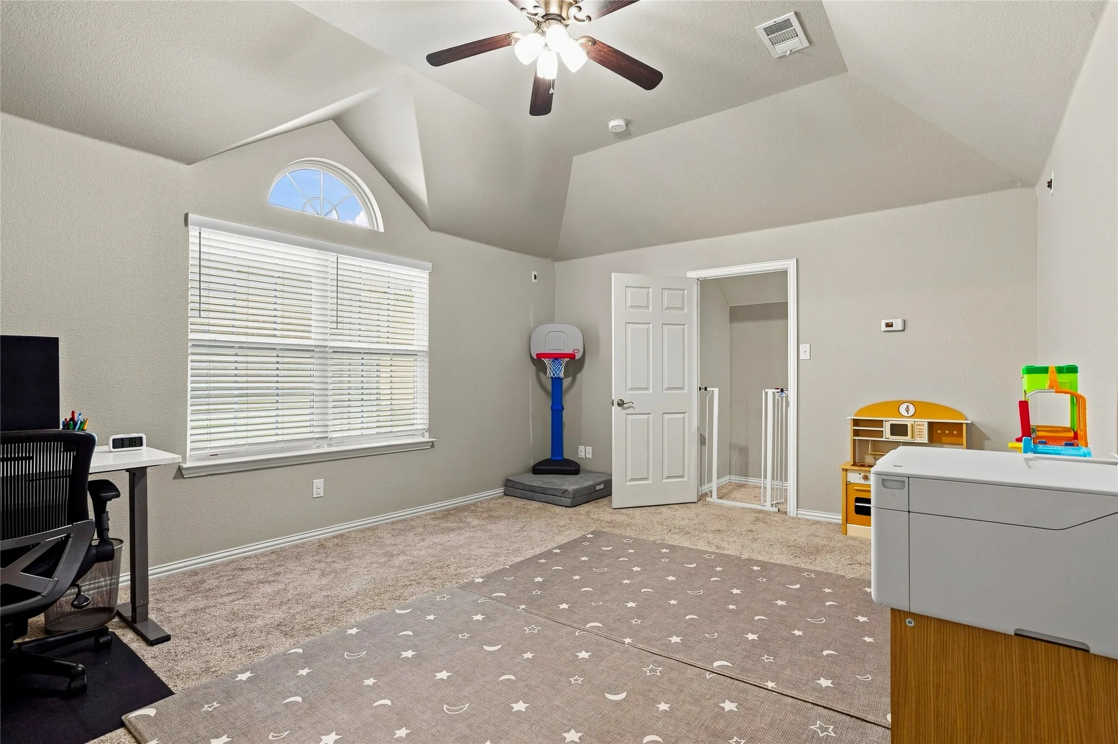Single Family Residence For Rent in Denton County , 887 Woodrow Drive, Lewisville, Texas 75067, 4 Bedroom, 3 Bathroom, 2 Garage spaces, 2,120 Sqft, built in 2012, mls#21377382, Real Estate Agent in Lewisville, Homes For Rent in Denton county, Homes For Rent in Lewisville, Realtor in Lewisville Texas, Real Estate Brokerage Independent Realty Texas, Luminita Cordes Realtor