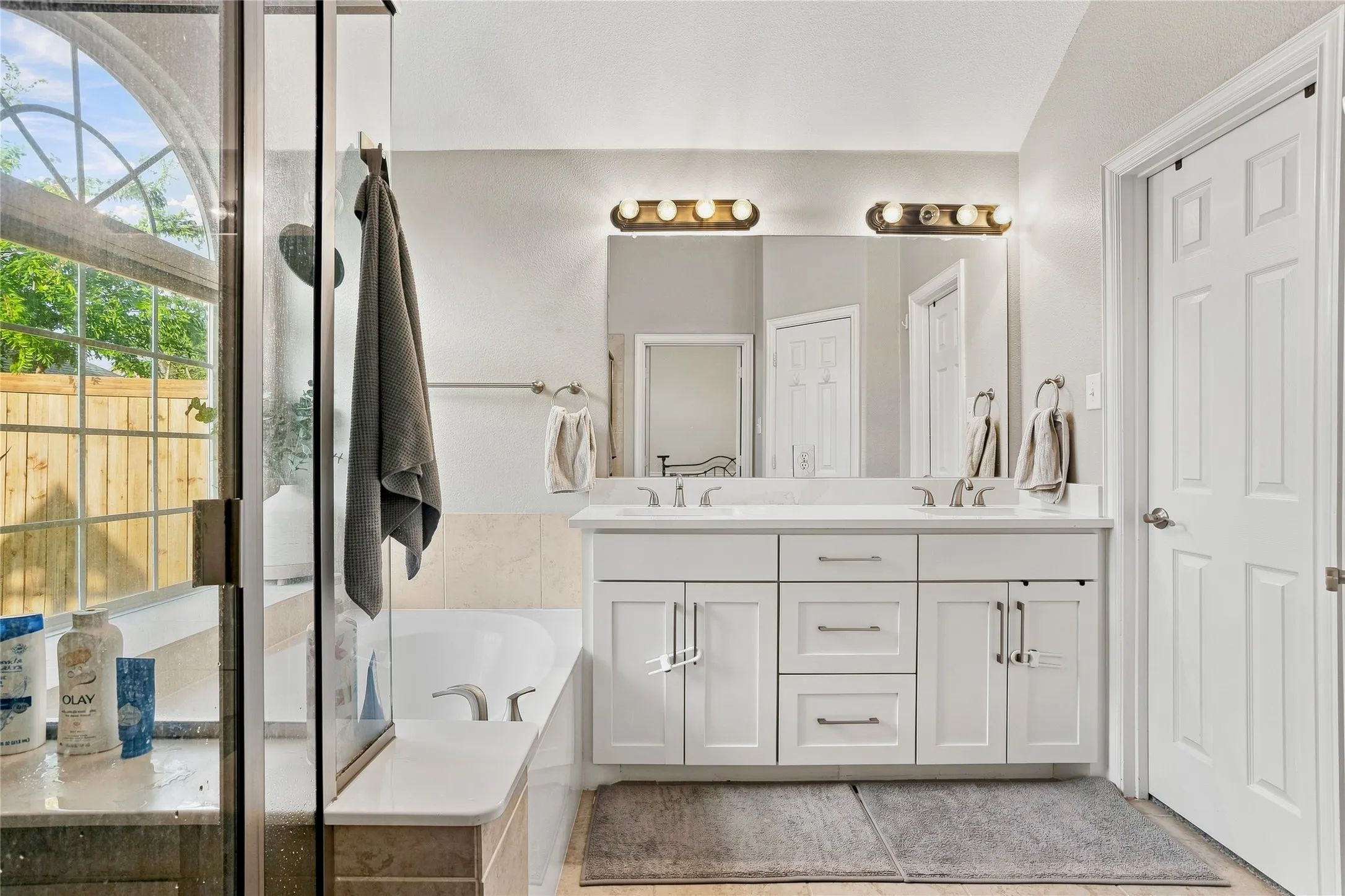 Single Family Residence For Rent in Denton County , 887 Woodrow Drive, Lewisville, Texas 75067, 4 Bedroom, 3 Bathroom, 2 Garage spaces, 2,120 Sqft, built in 2012, mls#21377382, Real Estate Agent in Lewisville, Homes For Rent in Denton county, Homes For Rent in Lewisville, Realtor in Lewisville Texas, Real Estate Brokerage Independent Realty Texas, Luminita Cordes Realtor