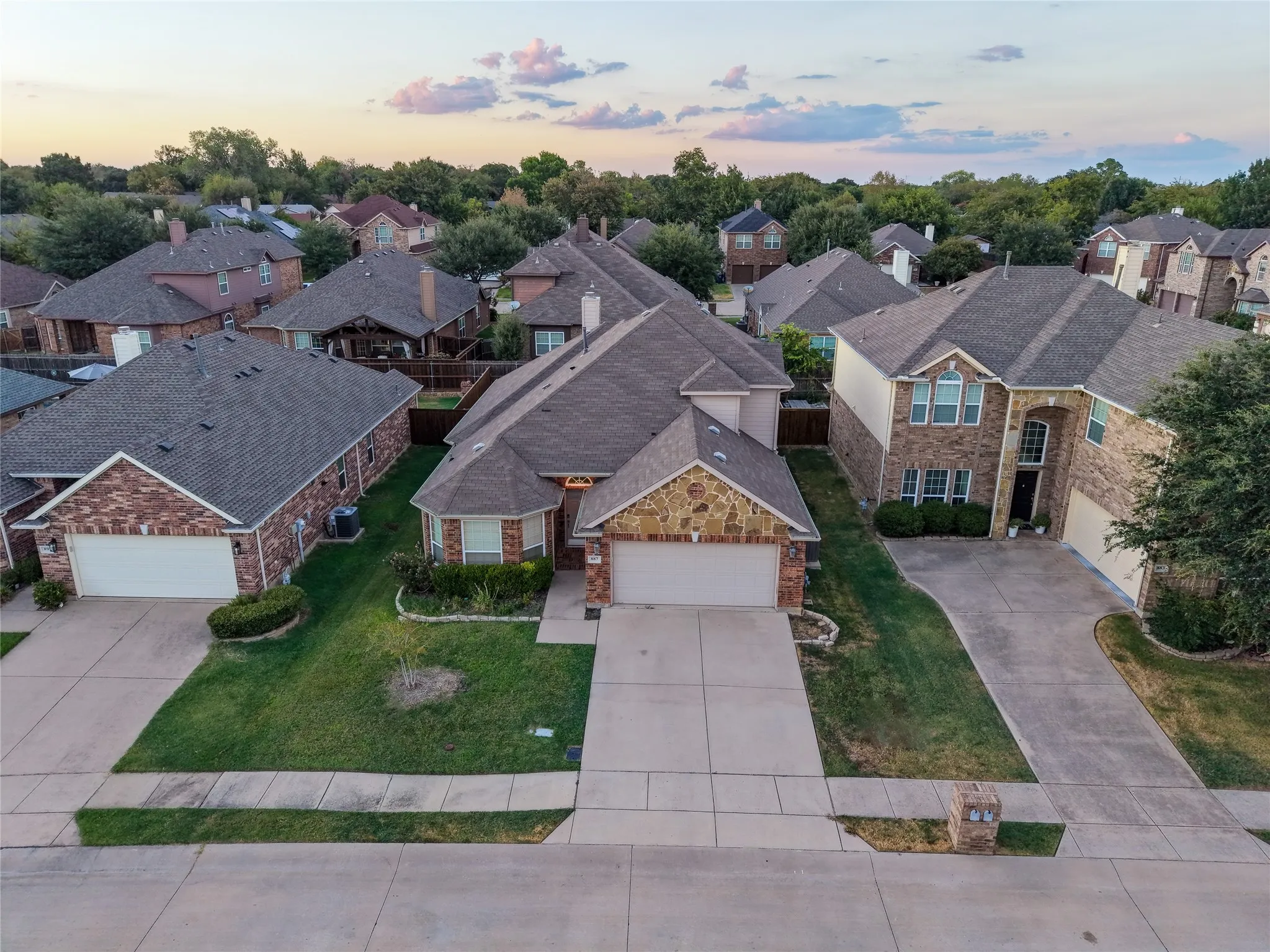 Single Family Residence For Rent in Denton County , 887 Woodrow Drive, Lewisville, Texas 75067, 4 Bedroom, 3 Bathroom, 2 Garage spaces, 2,120 Sqft, built in 2012, mls#21377382, Real Estate Agent in Lewisville, Homes For Rent in Denton county, Homes For Rent in Lewisville, Realtor in Lewisville Texas, Real Estate Brokerage Independent Realty Texas, Luminita Cordes Realtor