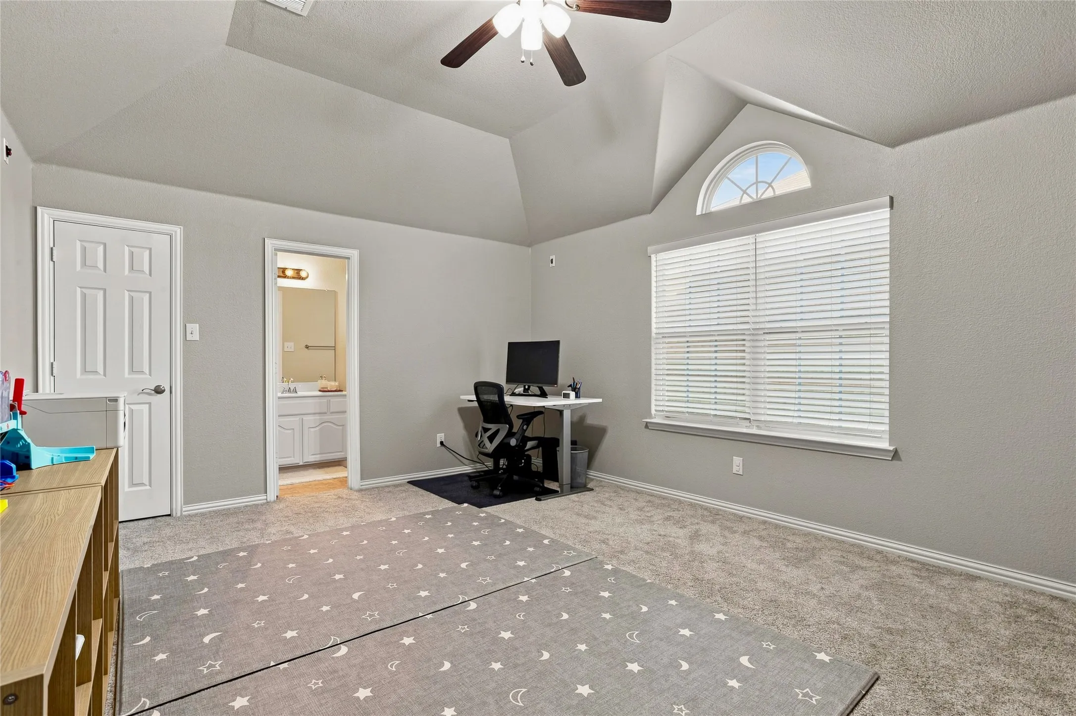 Single Family Residence For Rent in Denton County , 887 Woodrow Drive, Lewisville, Texas 75067, 4 Bedroom, 3 Bathroom, 2 Garage spaces, 2,120 Sqft, built in 2012, mls#21377382, Real Estate Agent in Lewisville, Homes For Rent in Denton county, Homes For Rent in Lewisville, Realtor in Lewisville Texas, Real Estate Brokerage Independent Realty Texas, Luminita Cordes Realtor