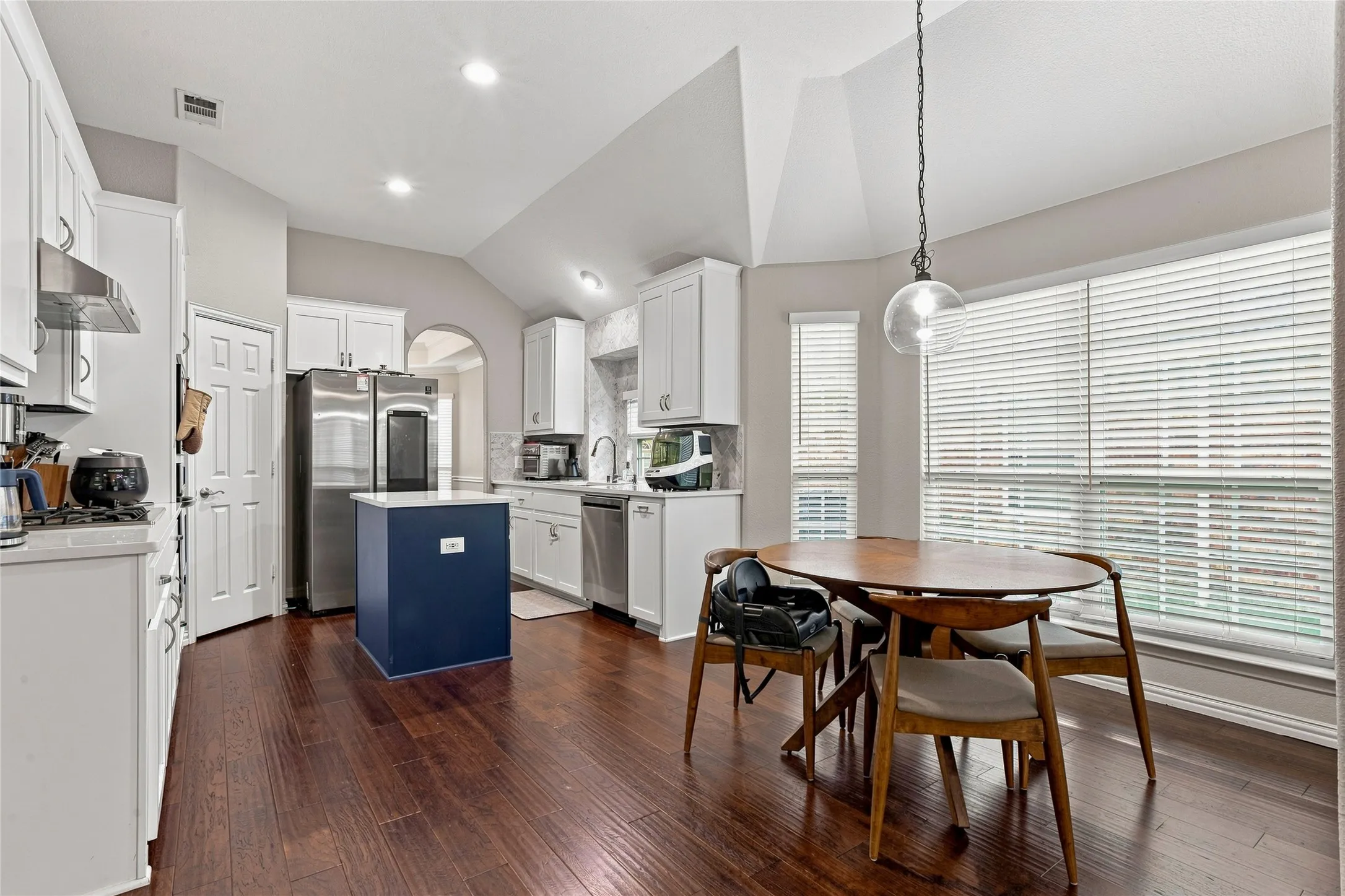 Single Family Residence For Rent in Denton County , 887 Woodrow Drive, Lewisville, Texas 75067, 4 Bedroom, 3 Bathroom, 2 Garage spaces, 2,120 Sqft, built in 2012, mls#21377382, Real Estate Agent in Lewisville, Homes For Rent in Denton county, Homes For Rent in Lewisville, Realtor in Lewisville Texas, Real Estate Brokerage Independent Realty Texas, Luminita Cordes Realtor