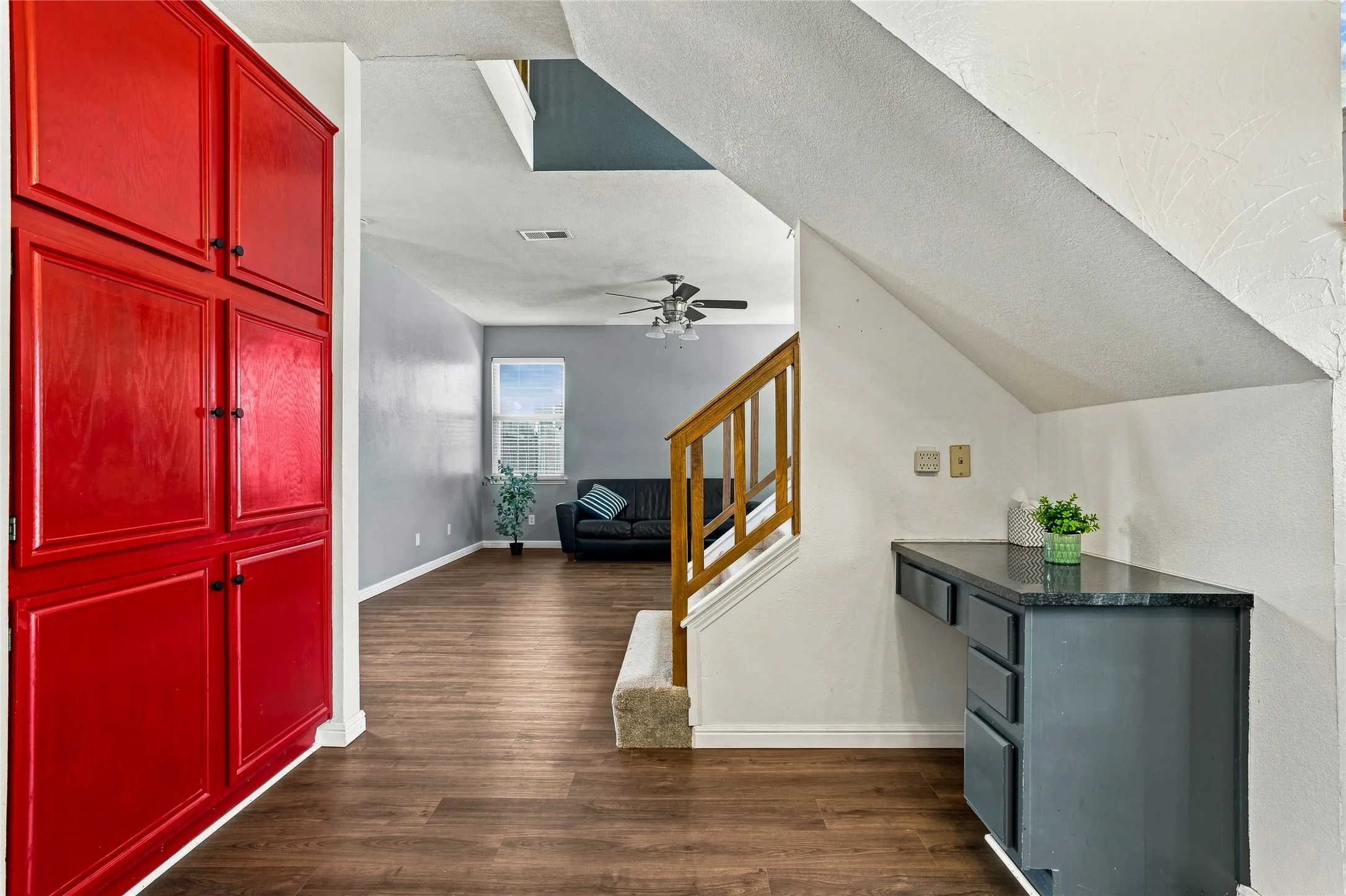 Intimate desk area between family room and kitchen