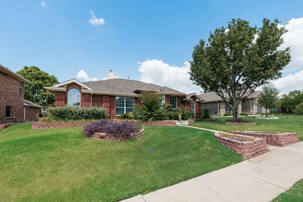 Single Family Residence For Sale in Rockwall County , 1485 Ashbourne Drive, Rockwall, Texas 75087, 4 Bedroom, 2 Bathroom, 2 Garage spaces, 2,192 Sqft, built in 2003, mls#21377386, Real Estate Agent in Rockwall, Homes For Sale in Rockwall county, Homes For Sale in Rockwall, Realtor in Rockwall Texas, Real Estate Brokerage Independent Realty Texas, Luminita Cordes Realtor
