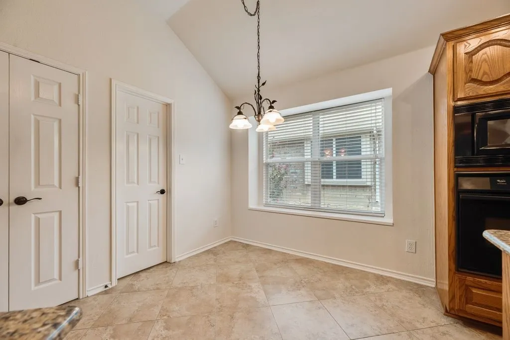Single Family Residence For Sale in Rockwall County , 1485 Ashbourne Drive, Rockwall, Texas 75087, 4 Bedroom, 2 Bathroom, 2 Garage spaces, 2,192 Sqft, built in 2003, mls#21377386, Real Estate Agent in Rockwall, Homes For Sale in Rockwall county, Homes For Sale in Rockwall, Realtor in Rockwall Texas, Real Estate Brokerage Independent Realty Texas, Luminita Cordes Realtor