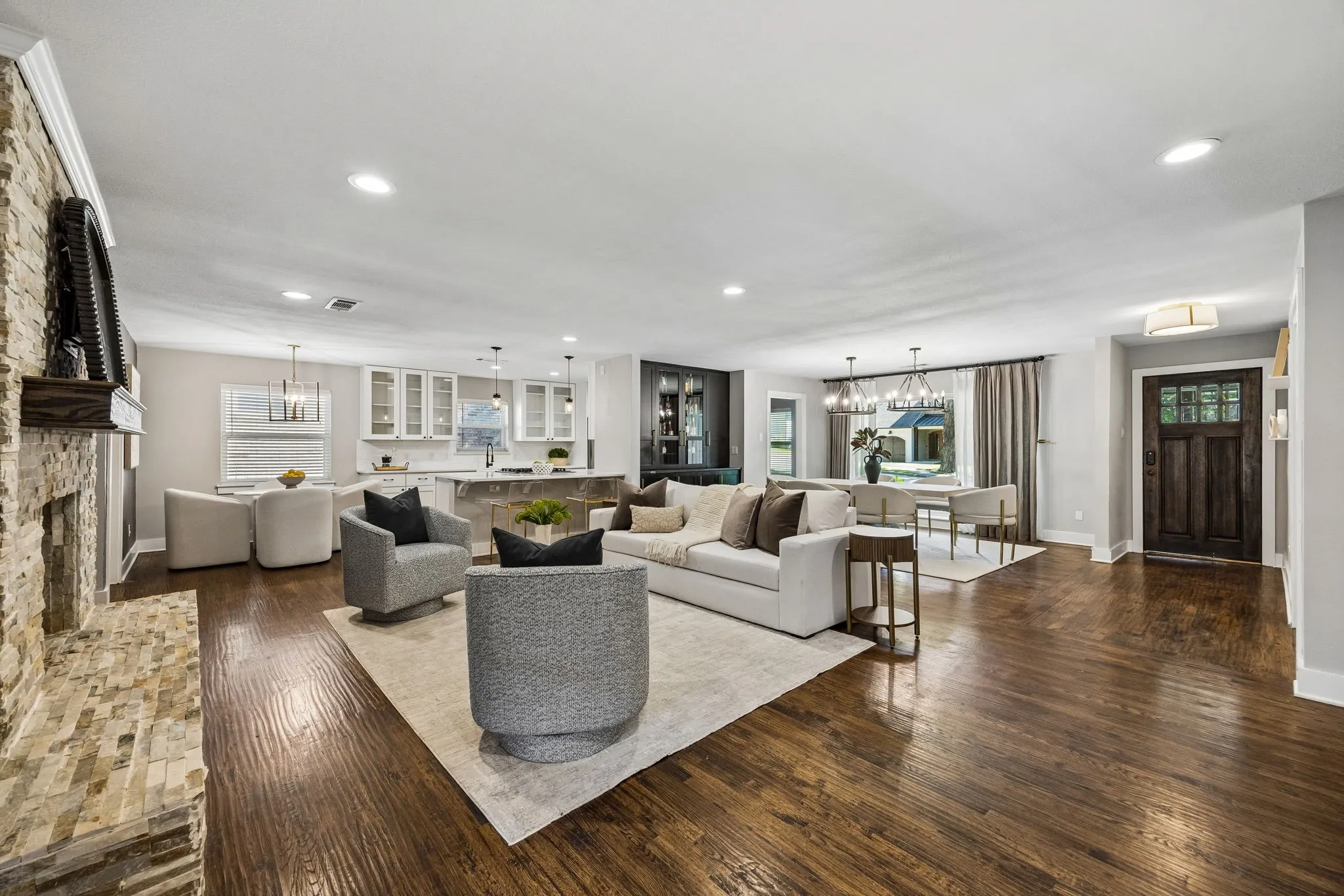 9021 Aldwick - Tom Hughes Team - Living Room