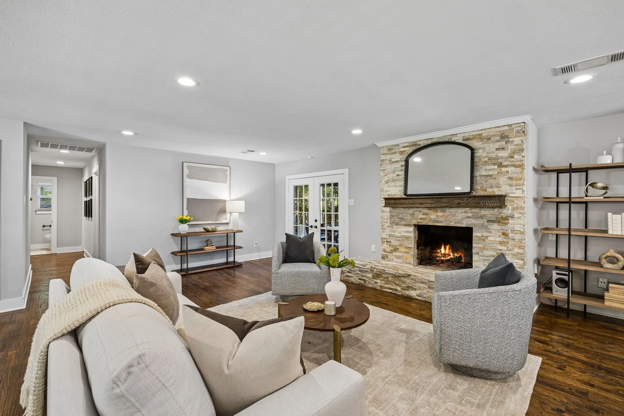 9021 Aldwick - Tom Hughes Team - Living Room