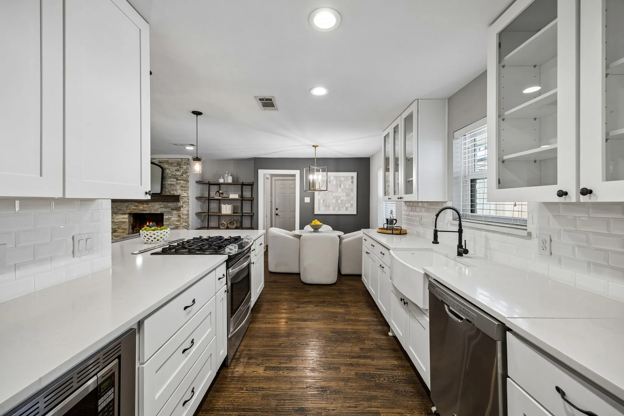 9021 Aldwick - Tom Hughes Team - Kitchen