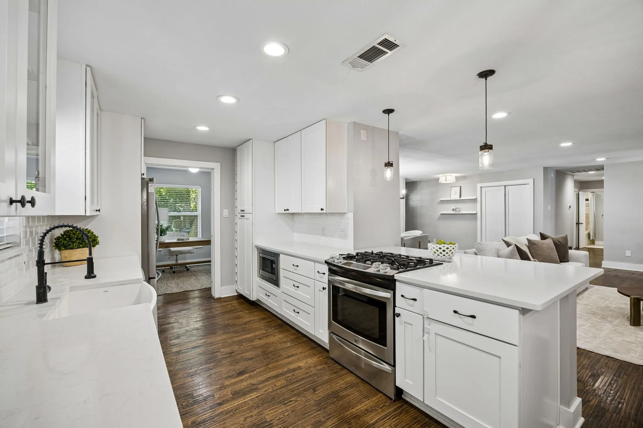 9021 Aldwick - Tom Hughes Team - Kitchen