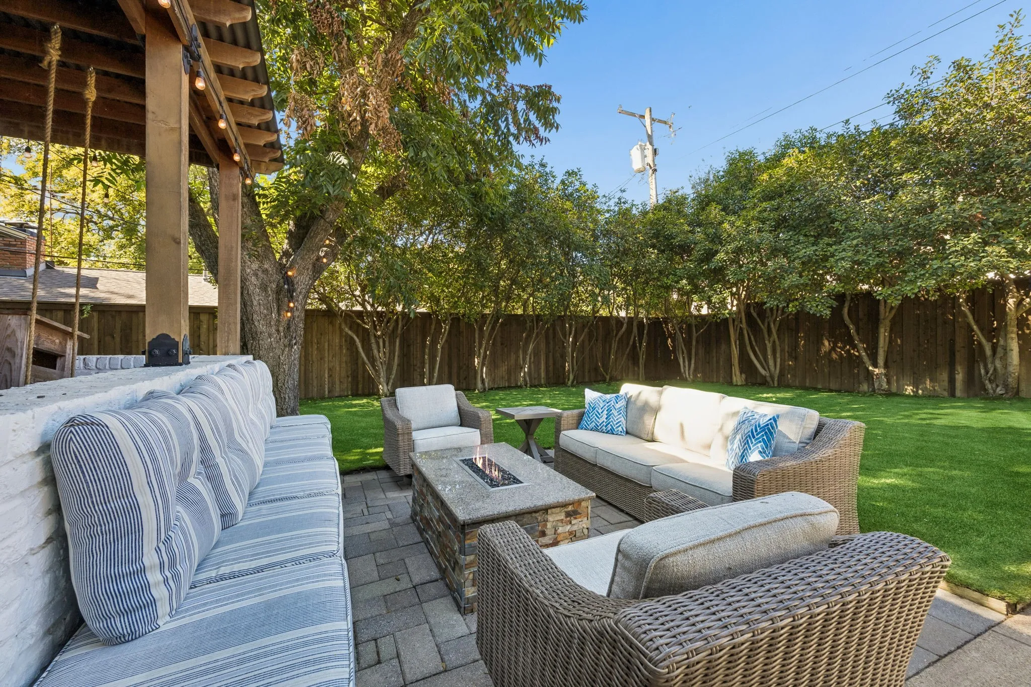 9021 Aldwick - Tom Hughes Team - Seating Area
