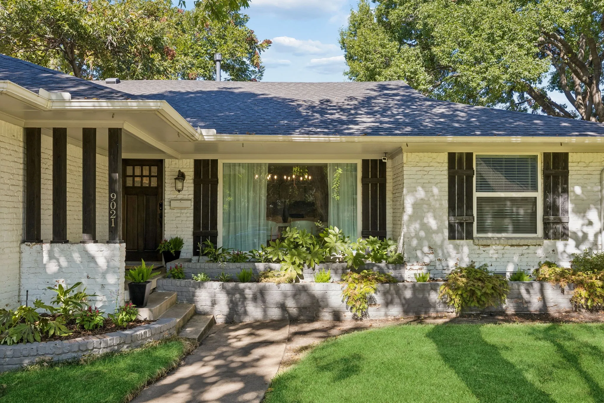 9021 Aldwick - Tom Hughes Team - Front of Home