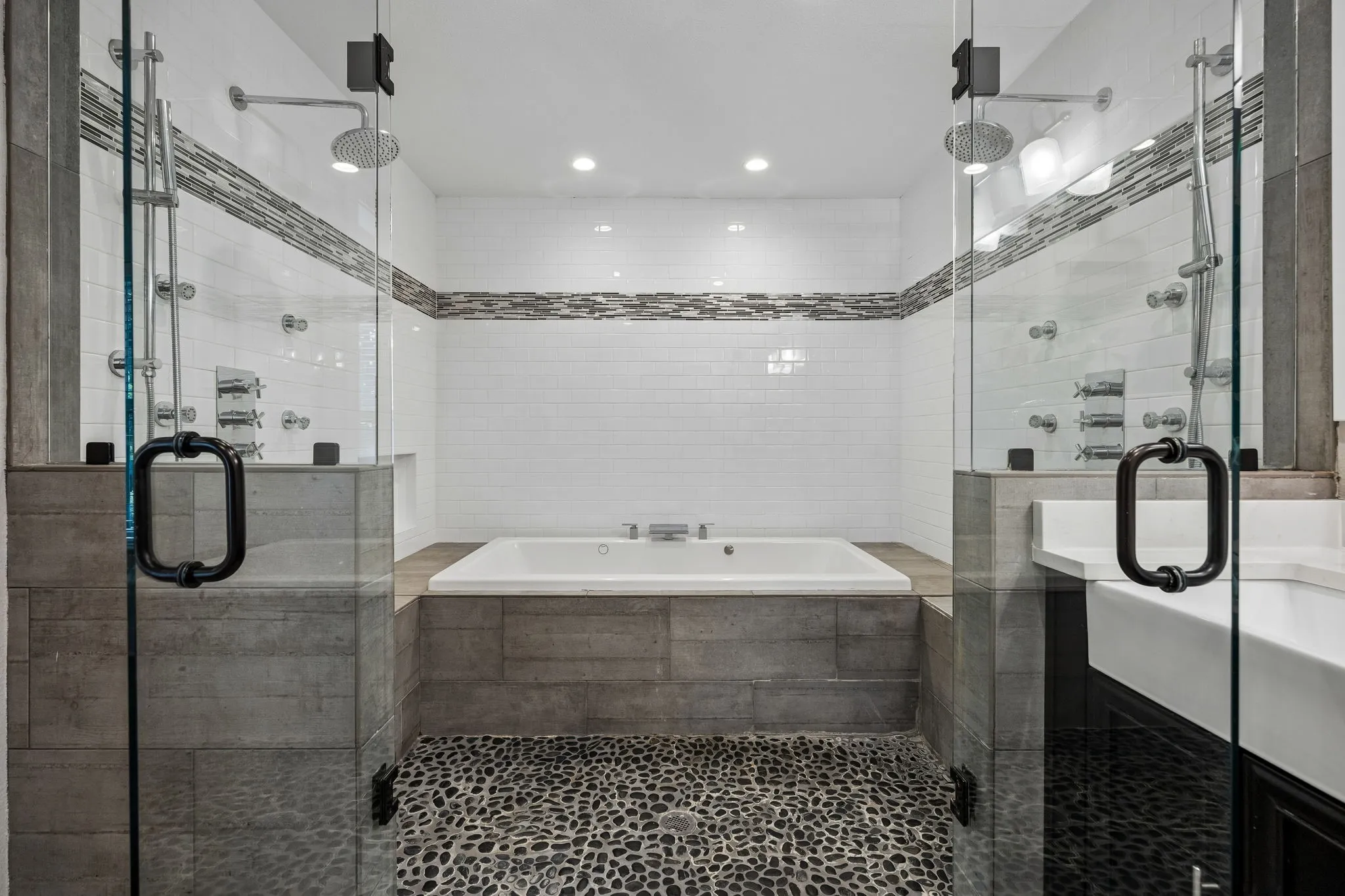 9021 Aldwick - Tom Hughes Team - Primary Bathroom
