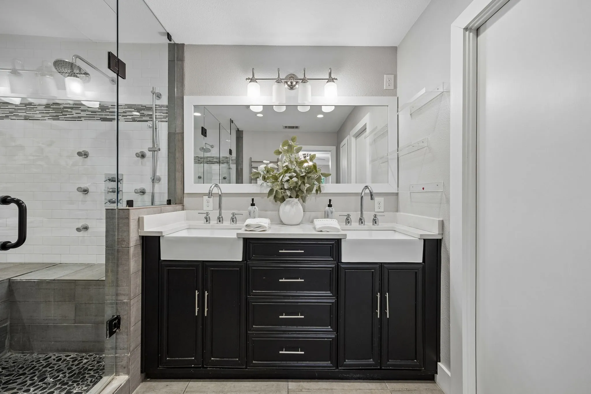 9021 Aldwick - Tom Hughes Team - Primary Bathroom