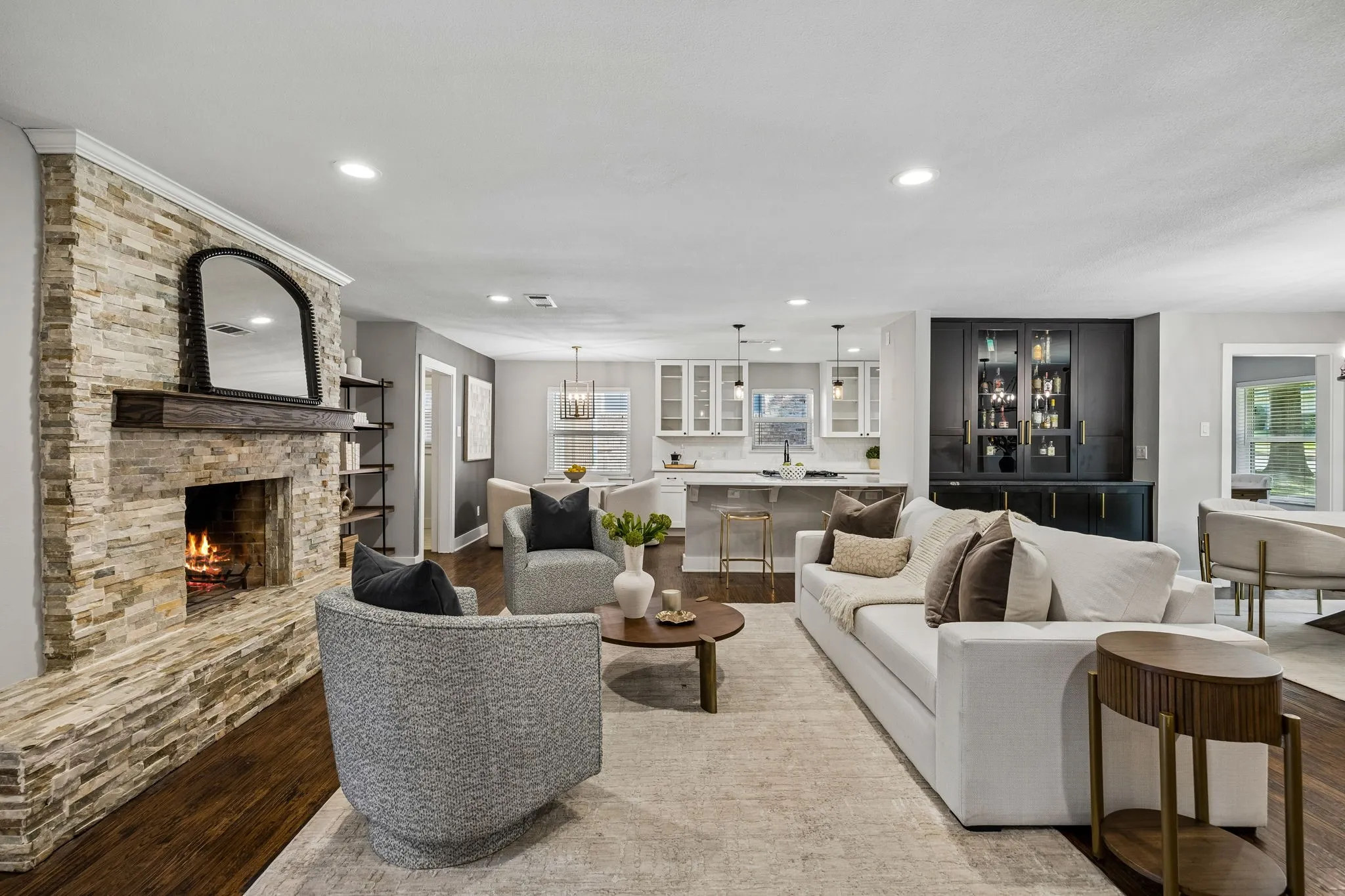 9021 Aldwick - Tom Hughes Team - Living Room