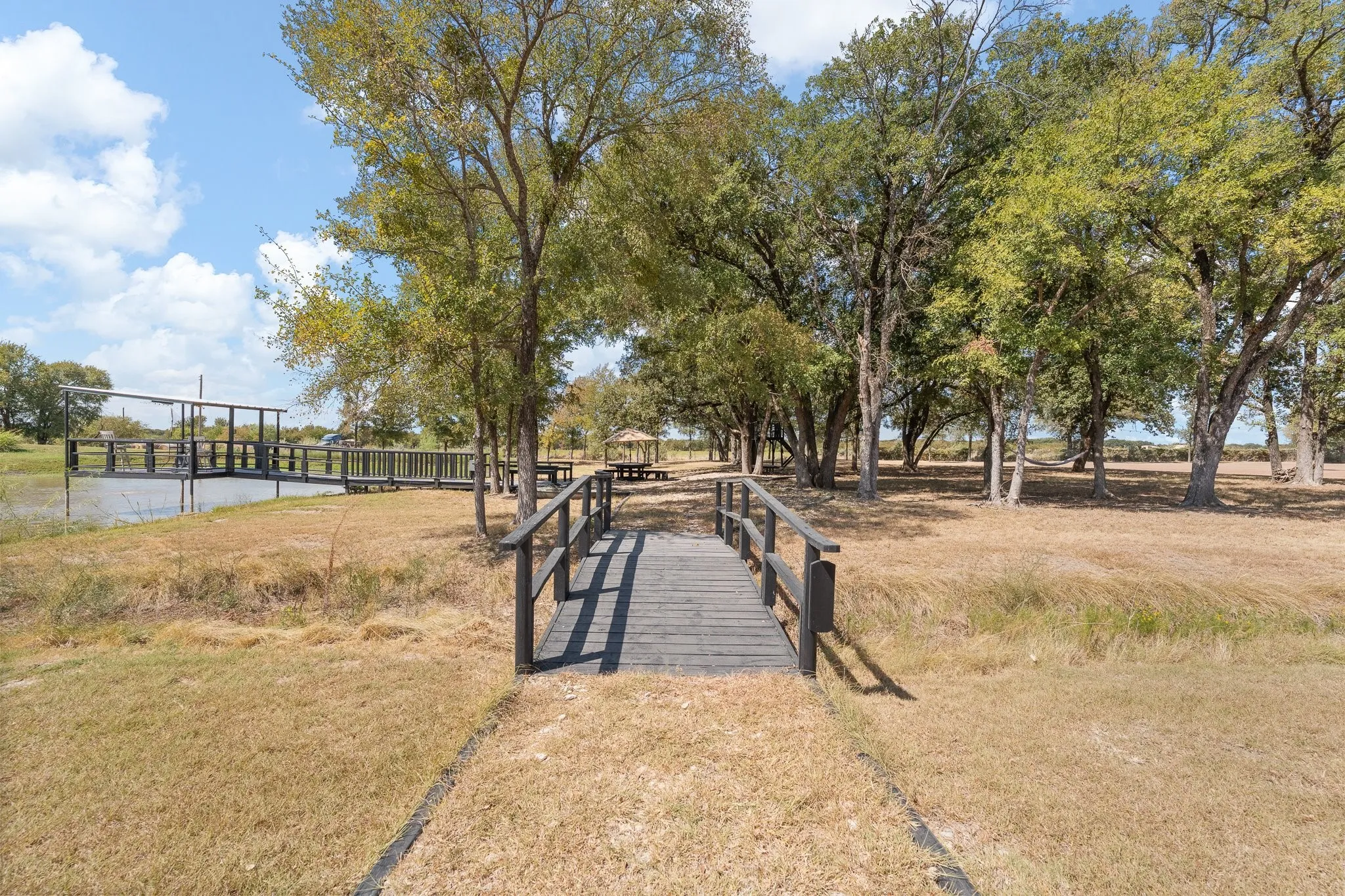 Single Family Residence For Sale in Hill County , 4884 Patton Lake Road, Aquilla, Texas 76622, 2 Bedroom, 1 Bathroom, Garage spaces, 800 Sqft, built in 2022, mls#21377342, Real Estate Agent in Aquilla, Homes For Sale in Hill county, Homes For Sale in Aquilla, Realtor in Aquilla Texas, Real Estate Brokerage Independent Realty Texas, Luminita Cordes Realtor