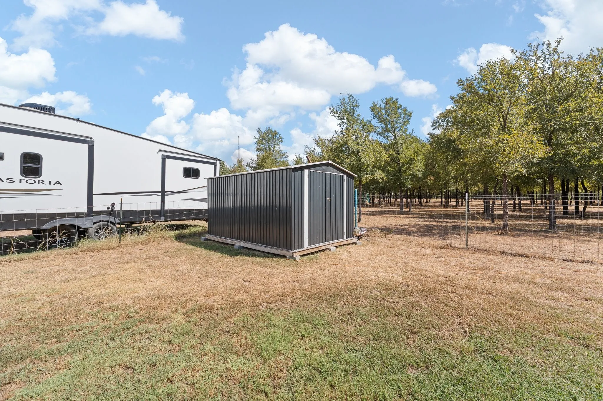 Single Family Residence For Sale in Hill County , 4884 Patton Lake Road, Aquilla, Texas 76622, 2 Bedroom, 1 Bathroom, Garage spaces, 800 Sqft, built in 2022, mls#21377342, Real Estate Agent in Aquilla, Homes For Sale in Hill county, Homes For Sale in Aquilla, Realtor in Aquilla Texas, Real Estate Brokerage Independent Realty Texas, Luminita Cordes Realtor
