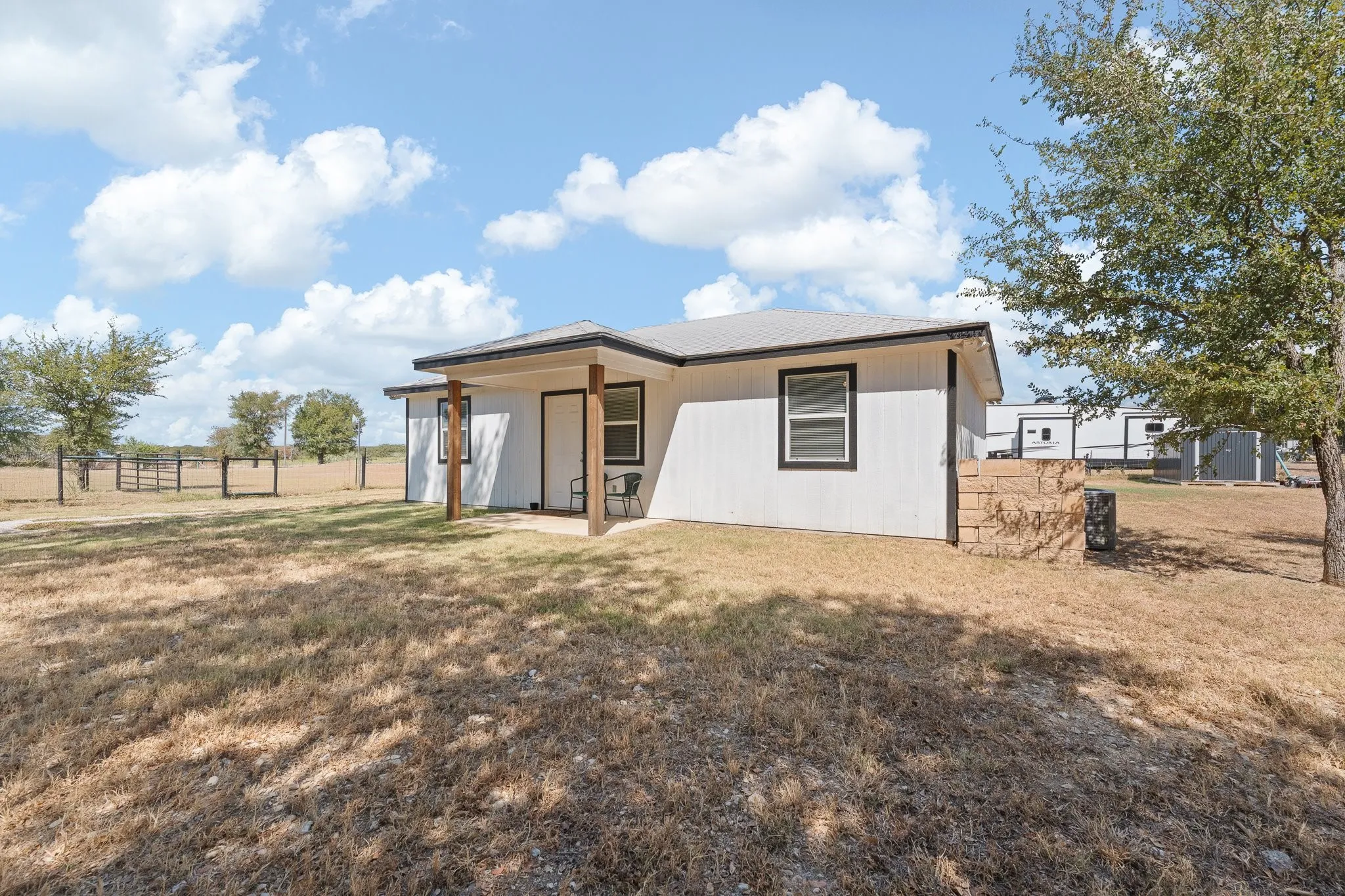 Single Family Residence For Sale in Hill County , 4884 Patton Lake Road, Aquilla, Texas 76622, 2 Bedroom, 1 Bathroom, Garage spaces, 800 Sqft, built in 2022, mls#21377342, Real Estate Agent in Aquilla, Homes For Sale in Hill county, Homes For Sale in Aquilla, Realtor in Aquilla Texas, Real Estate Brokerage Independent Realty Texas, Luminita Cordes Realtor