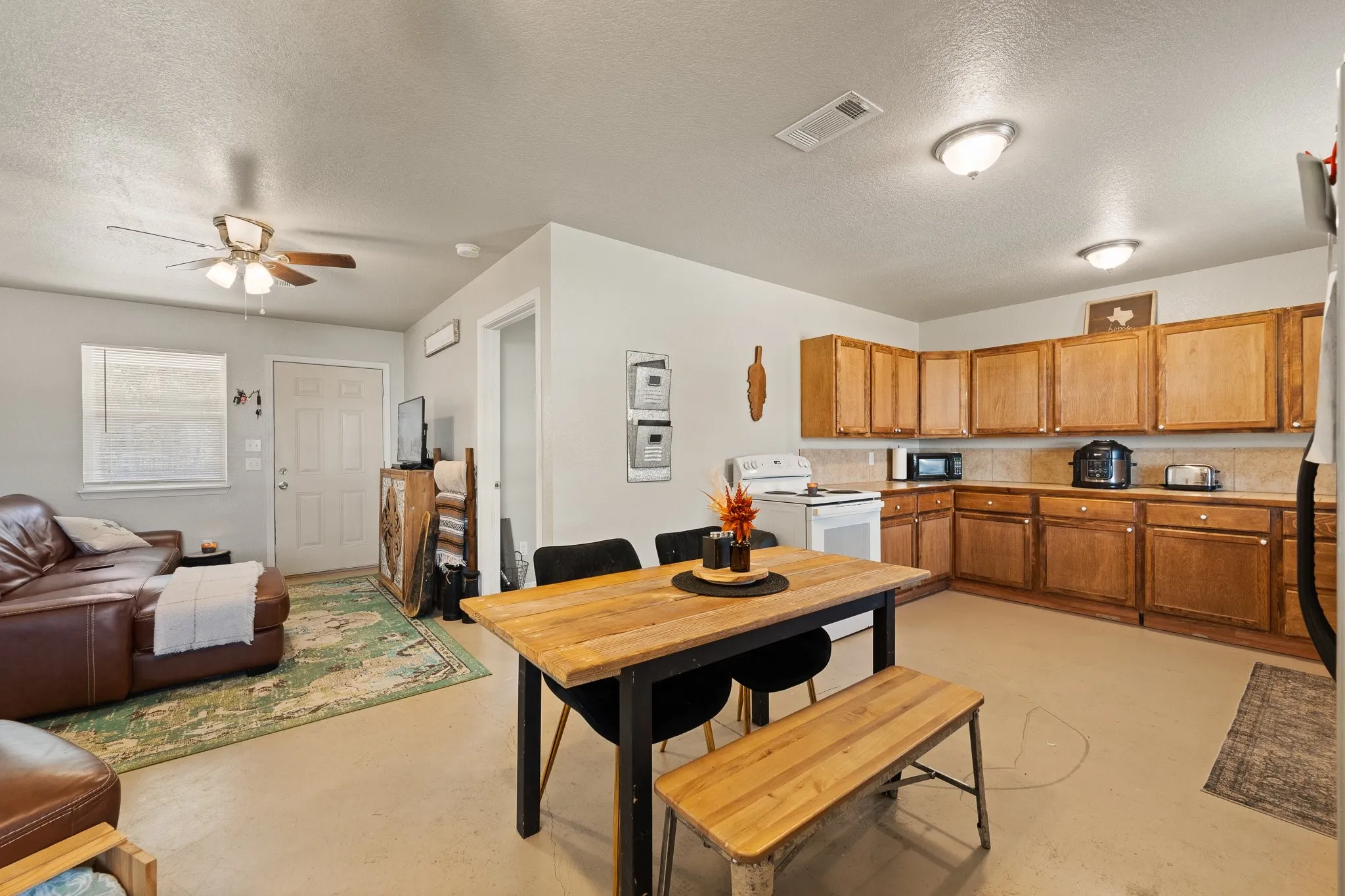 Single Family Residence For Sale in Hill County , 4884 Patton Lake Road, Aquilla, Texas 76622, 2 Bedroom, 1 Bathroom, Garage spaces, 800 Sqft, built in 2022, mls#21377342, Real Estate Agent in Aquilla, Homes For Sale in Hill county, Homes For Sale in Aquilla, Realtor in Aquilla Texas, Real Estate Brokerage Independent Realty Texas, Luminita Cordes Realtor