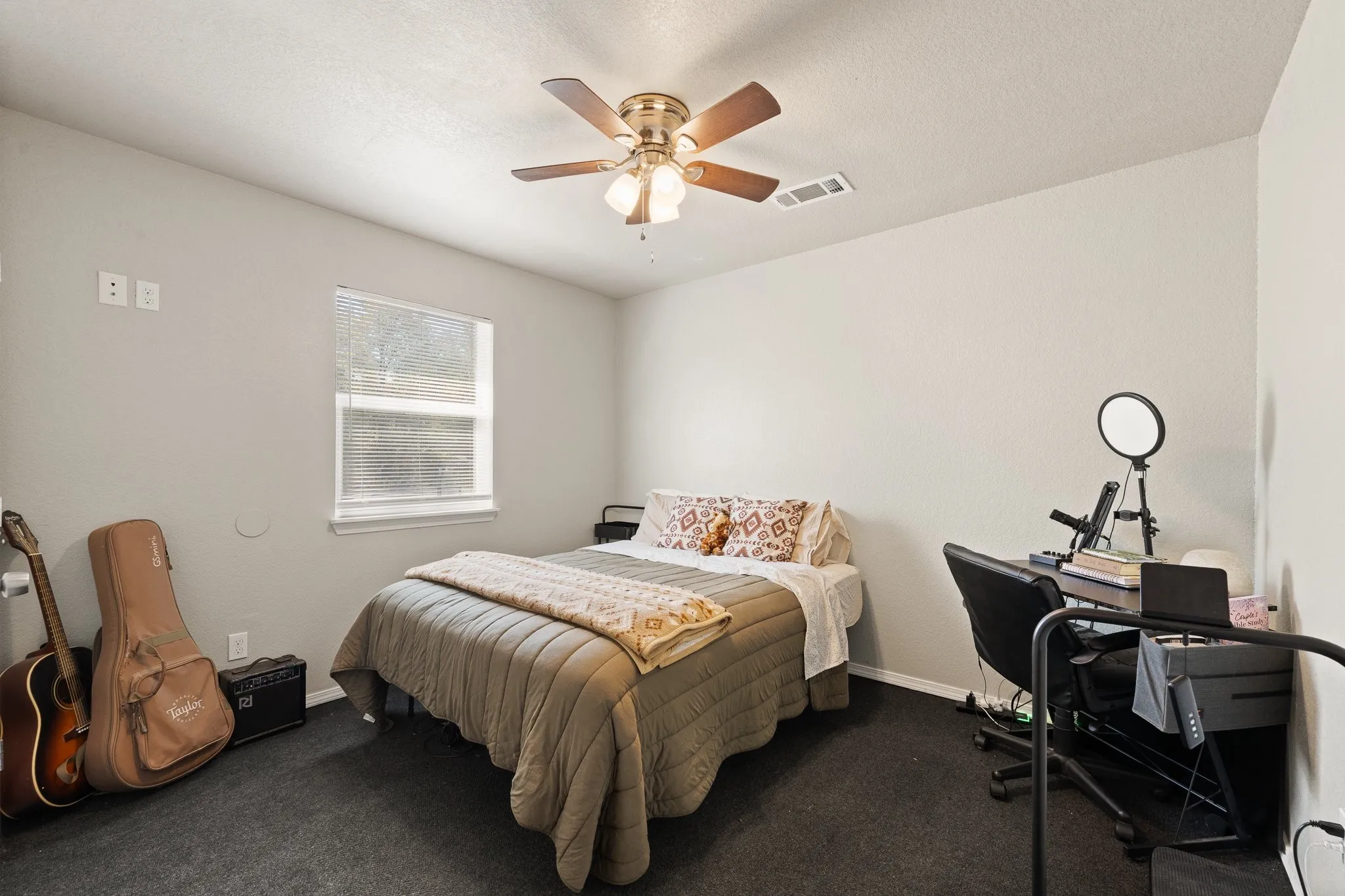 Single Family Residence For Sale in Hill County , 4884 Patton Lake Road, Aquilla, Texas 76622, 2 Bedroom, 1 Bathroom, Garage spaces, 800 Sqft, built in 2022, mls#21377342, Real Estate Agent in Aquilla, Homes For Sale in Hill county, Homes For Sale in Aquilla, Realtor in Aquilla Texas, Real Estate Brokerage Independent Realty Texas, Luminita Cordes Realtor