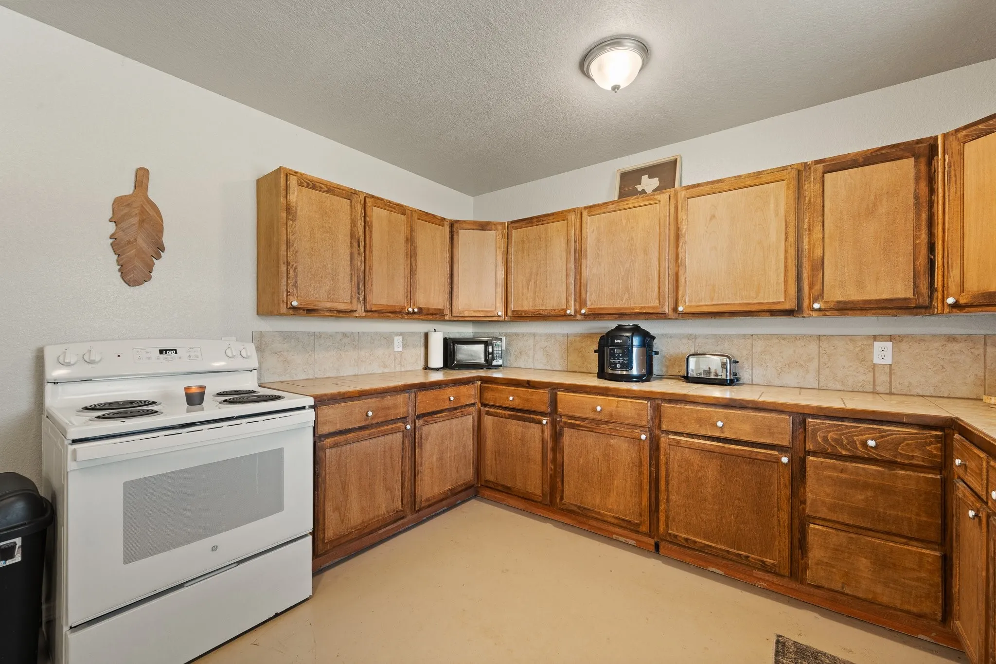 Single Family Residence For Sale in Hill County , 4884 Patton Lake Road, Aquilla, Texas 76622, 2 Bedroom, 1 Bathroom, Garage spaces, 800 Sqft, built in 2022, mls#21377342, Real Estate Agent in Aquilla, Homes For Sale in Hill county, Homes For Sale in Aquilla, Realtor in Aquilla Texas, Real Estate Brokerage Independent Realty Texas, Luminita Cordes Realtor