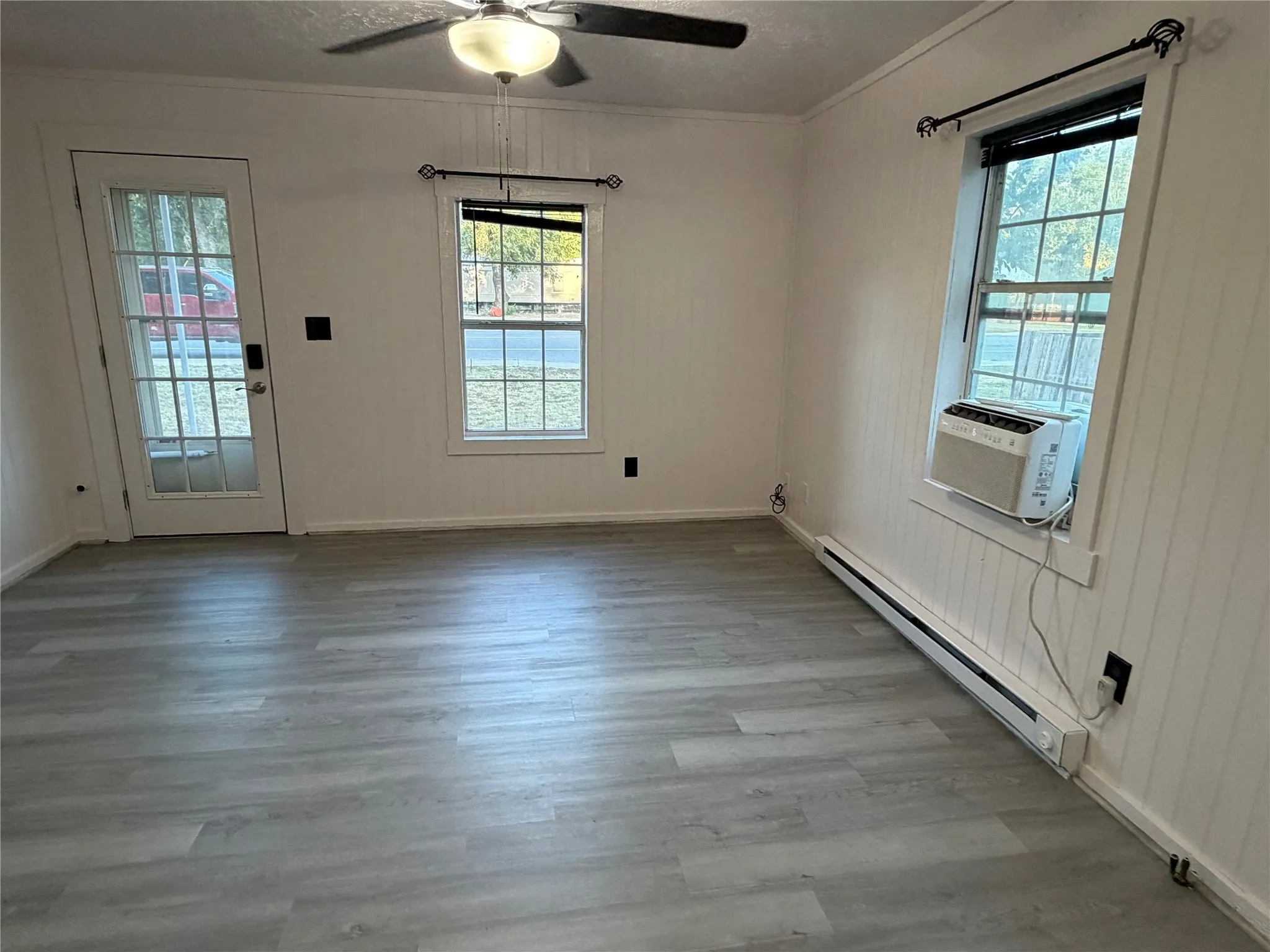 Single Family Residence For Sale in Eastland County , 309 S Main Street, Rising Star, Texas 76471, 2 Bedroom, 1 Bathroom, Garage spaces, 768 Sqft, built in 1940, mls#21375656, Real Estate Agent in Rising Star, Homes For Sale in Eastland county, Homes For Sale in Rising Star, Realtor in Rising Star Texas, Real Estate Brokerage Independent Realty Texas, Luminita Cordes Realtor