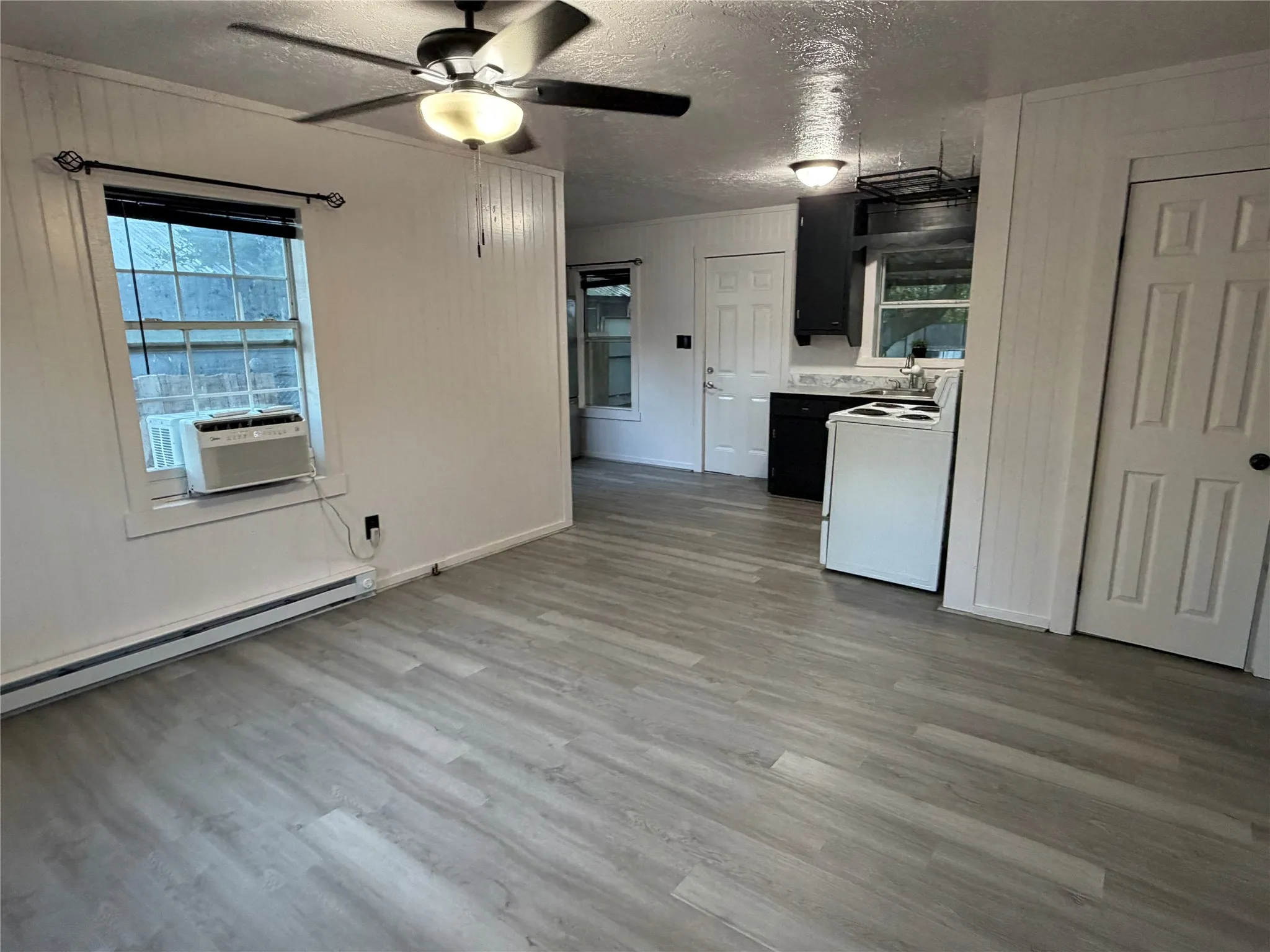 Single Family Residence For Sale in Eastland County , 309 S Main Street, Rising Star, Texas 76471, 2 Bedroom, 1 Bathroom, Garage spaces, 768 Sqft, built in 1940, mls#21375656, Real Estate Agent in Rising Star, Homes For Sale in Eastland county, Homes For Sale in Rising Star, Realtor in Rising Star Texas, Real Estate Brokerage Independent Realty Texas, Luminita Cordes Realtor