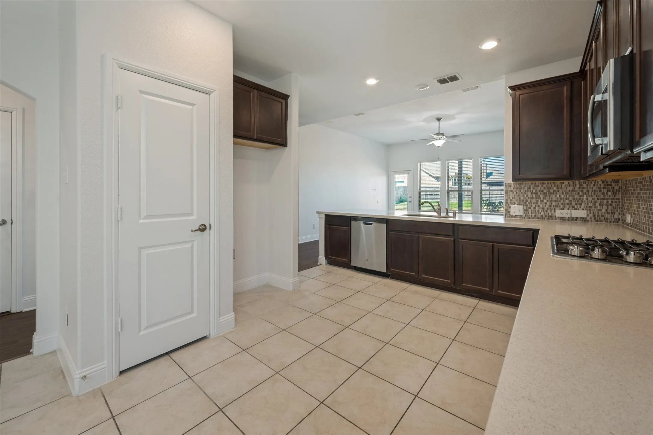 Single Family Residence For Sale in Tarrant County , 7237 Montosa Trail, Fort Worth, Texas 76131, 4 Bedroom, 3 Bathroom, 2 Garage spaces, 2,460 Sqft, built in 2017, mls#21377399, Real Estate Agent in Fort Worth, Homes For Sale in Tarrant county, Homes For Sale in Fort Worth, Realtor in Fort Worth Texas, Real Estate Brokerage Independent Realty Texas, Luminita Cordes Realtor