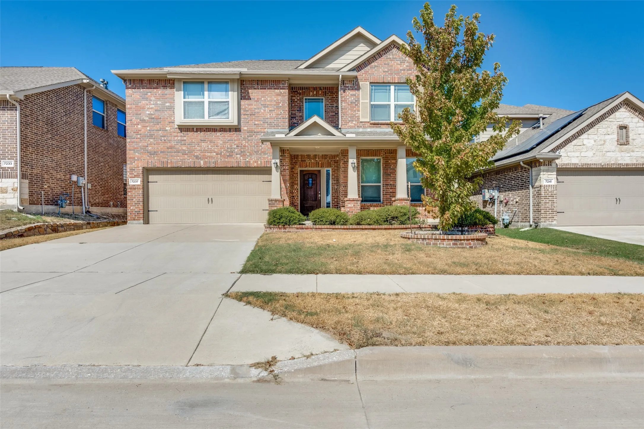 Single Family Residence For Sale in Tarrant County , 7237 Montosa Trail, Fort Worth, Texas 76131, 4 Bedroom, 3 Bathroom, 2 Garage spaces, 2,460 Sqft, built in 2017, mls#21377399, Real Estate Agent in Fort Worth, Homes For Sale in Tarrant county, Homes For Sale in Fort Worth, Realtor in Fort Worth Texas, Real Estate Brokerage Independent Realty Texas, Luminita Cordes Realtor
