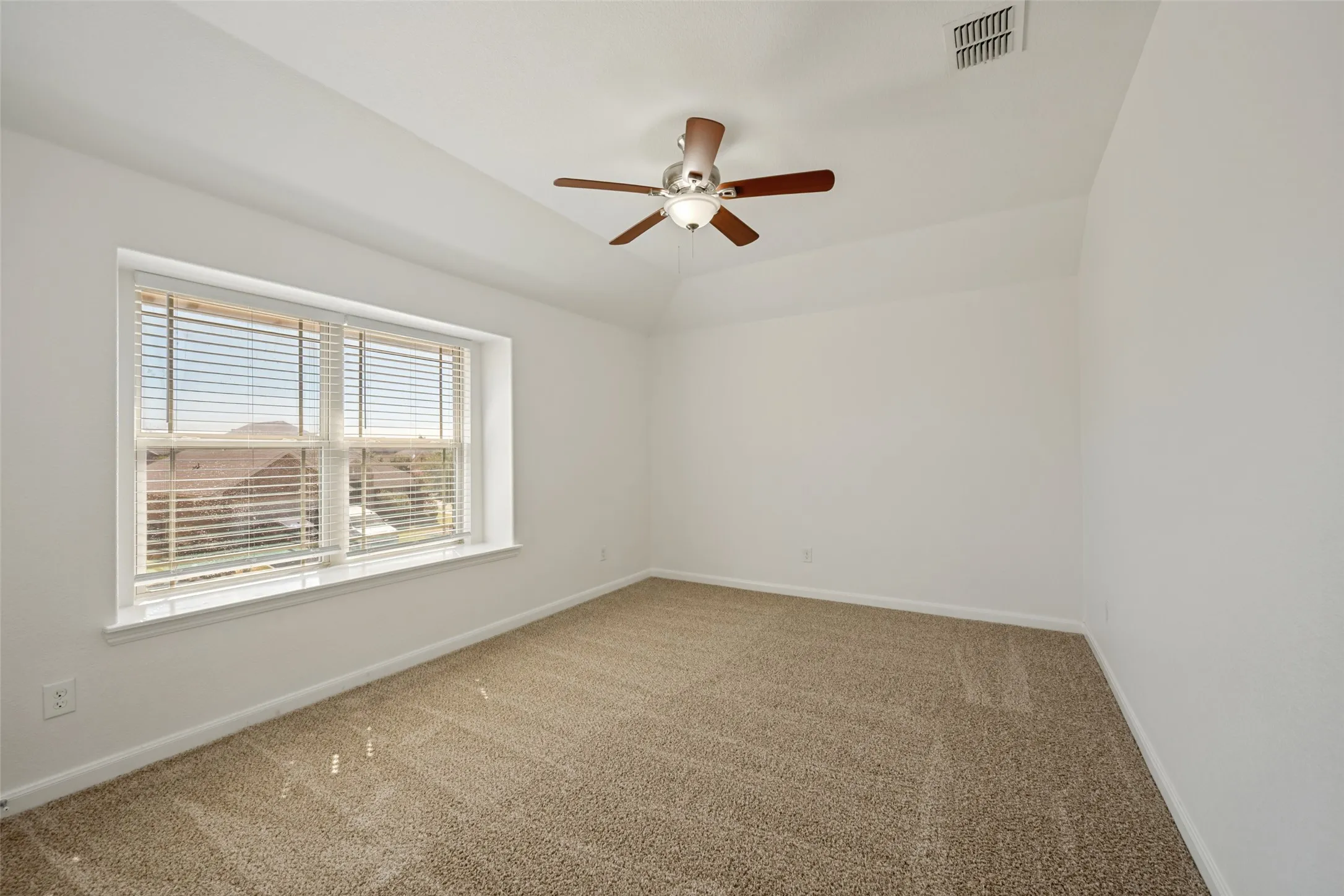 Single Family Residence For Sale in Tarrant County , 7237 Montosa Trail, Fort Worth, Texas 76131, 4 Bedroom, 3 Bathroom, 2 Garage spaces, 2,460 Sqft, built in 2017, mls#21377399, Real Estate Agent in Fort Worth, Homes For Sale in Tarrant county, Homes For Sale in Fort Worth, Realtor in Fort Worth Texas, Real Estate Brokerage Independent Realty Texas, Luminita Cordes Realtor