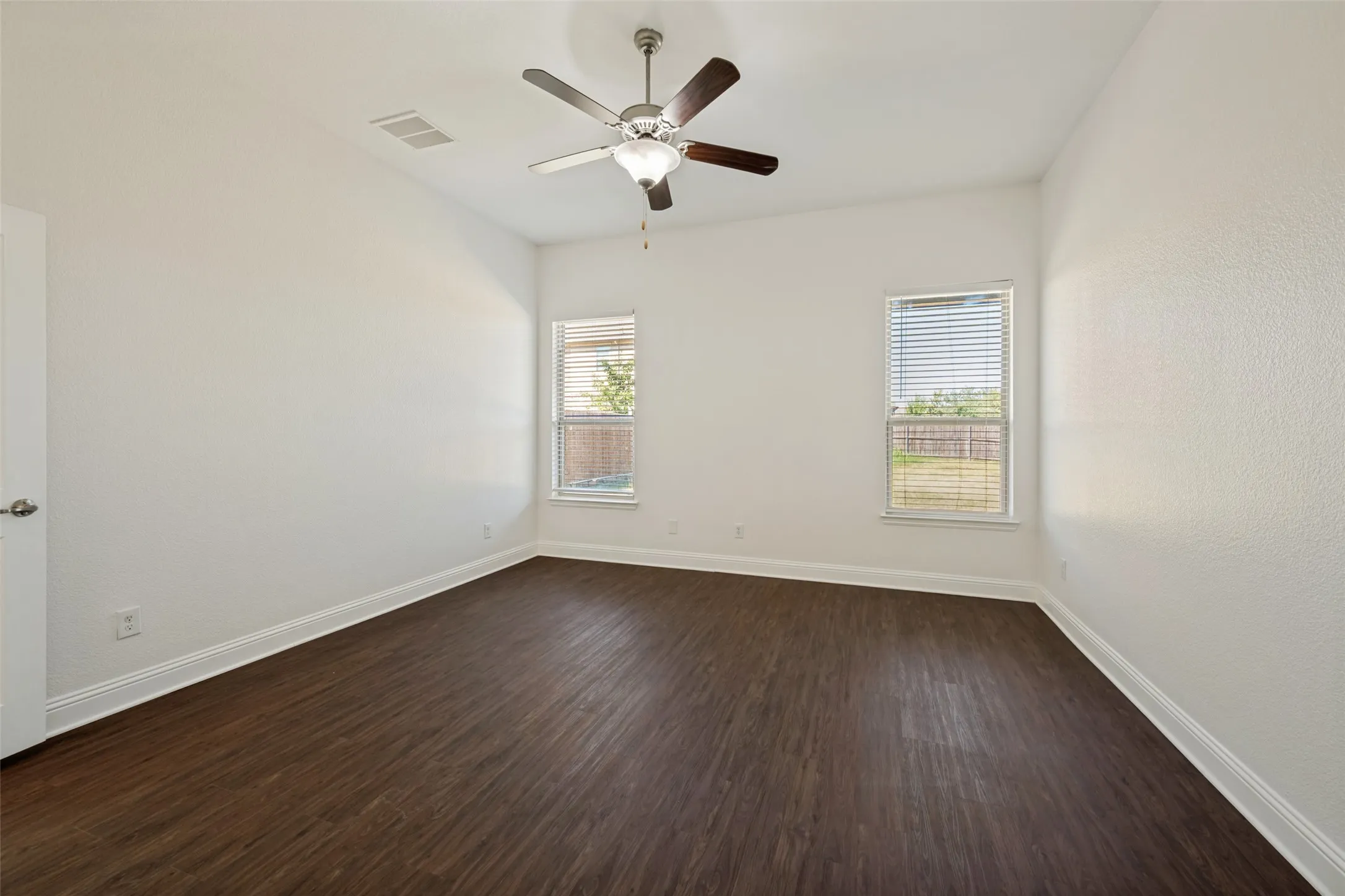 Single Family Residence For Sale in Tarrant County , 7237 Montosa Trail, Fort Worth, Texas 76131, 4 Bedroom, 3 Bathroom, 2 Garage spaces, 2,460 Sqft, built in 2017, mls#21377399, Real Estate Agent in Fort Worth, Homes For Sale in Tarrant county, Homes For Sale in Fort Worth, Realtor in Fort Worth Texas, Real Estate Brokerage Independent Realty Texas, Luminita Cordes Realtor