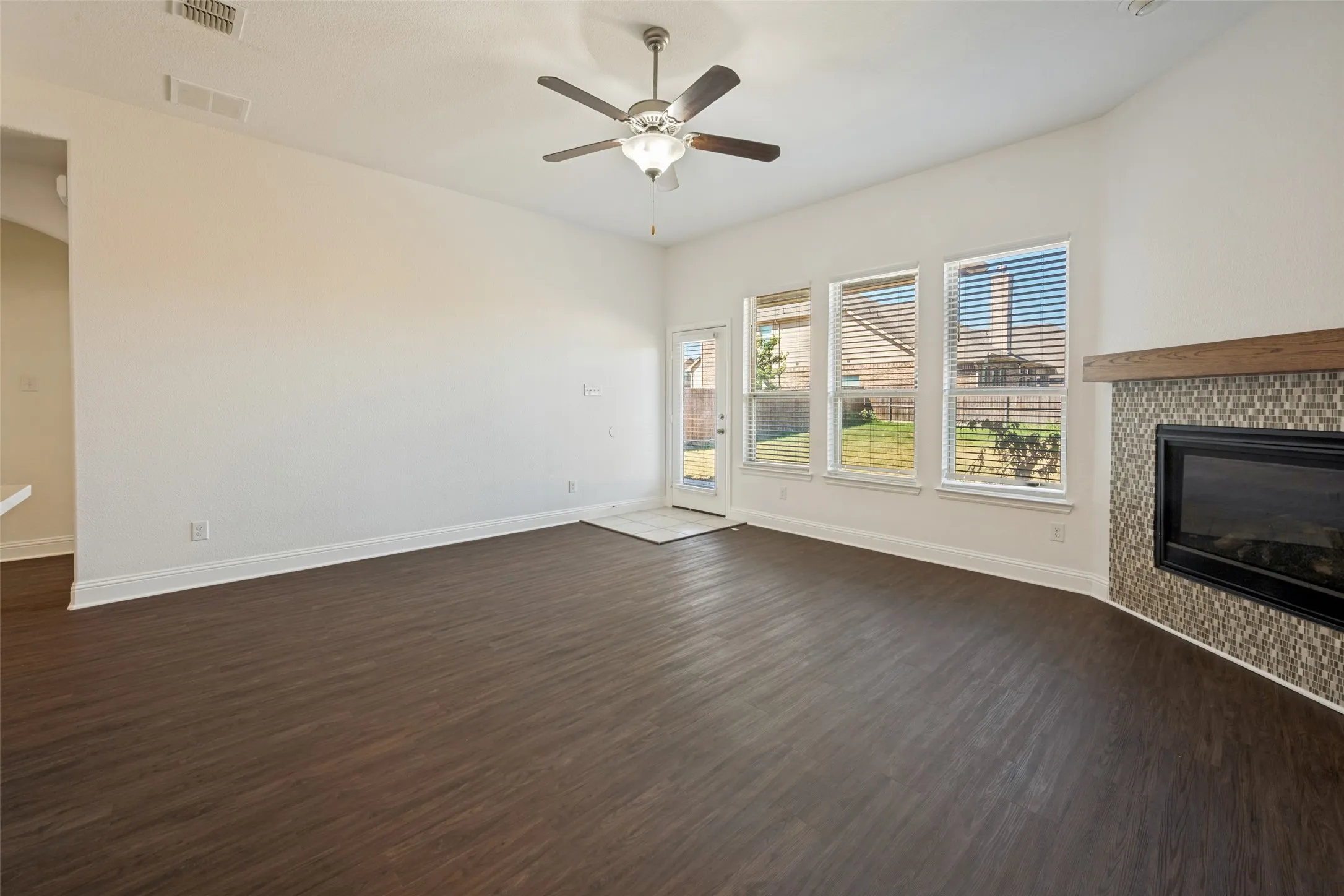 Single Family Residence For Sale in Tarrant County , 7237 Montosa Trail, Fort Worth, Texas 76131, 4 Bedroom, 3 Bathroom, 2 Garage spaces, 2,460 Sqft, built in 2017, mls#21377399, Real Estate Agent in Fort Worth, Homes For Sale in Tarrant county, Homes For Sale in Fort Worth, Realtor in Fort Worth Texas, Real Estate Brokerage Independent Realty Texas, Luminita Cordes Realtor