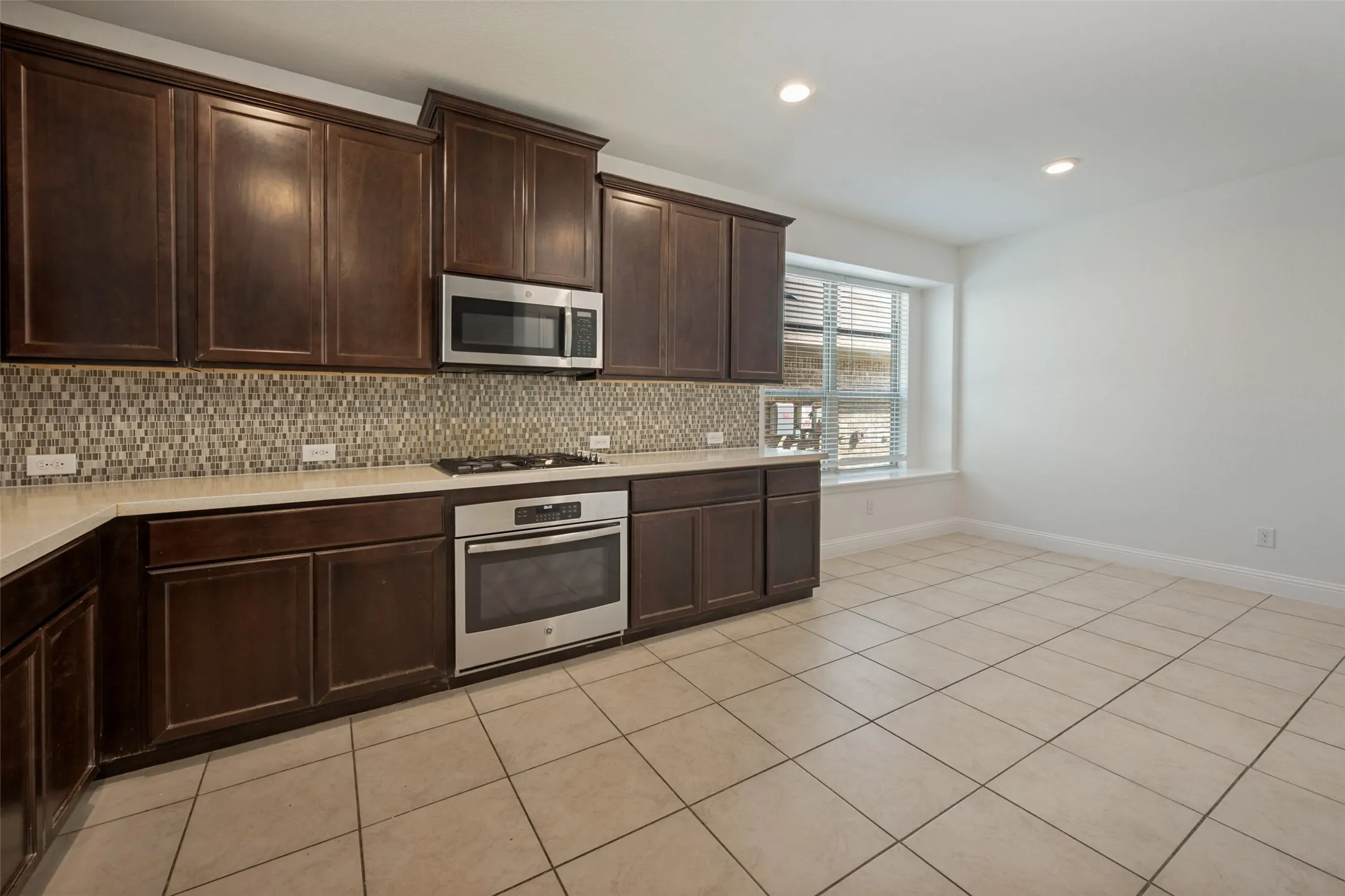 Single Family Residence For Sale in Tarrant County , 7237 Montosa Trail, Fort Worth, Texas 76131, 4 Bedroom, 3 Bathroom, 2 Garage spaces, 2,460 Sqft, built in 2017, mls#21377399, Real Estate Agent in Fort Worth, Homes For Sale in Tarrant county, Homes For Sale in Fort Worth, Realtor in Fort Worth Texas, Real Estate Brokerage Independent Realty Texas, Luminita Cordes Realtor