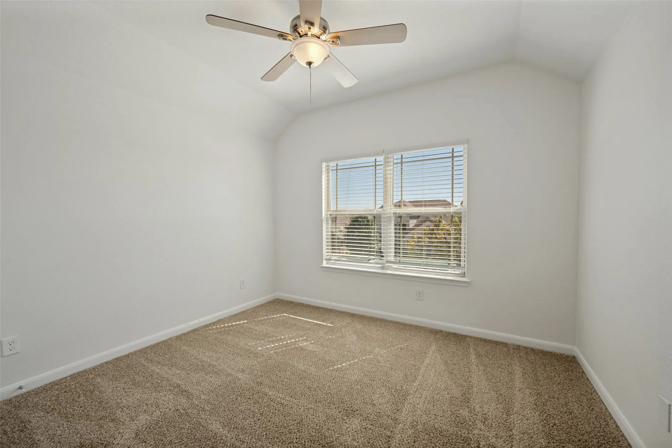 Single Family Residence For Sale in Tarrant County , 7237 Montosa Trail, Fort Worth, Texas 76131, 4 Bedroom, 3 Bathroom, 2 Garage spaces, 2,460 Sqft, built in 2017, mls#21377399, Real Estate Agent in Fort Worth, Homes For Sale in Tarrant county, Homes For Sale in Fort Worth, Realtor in Fort Worth Texas, Real Estate Brokerage Independent Realty Texas, Luminita Cordes Realtor