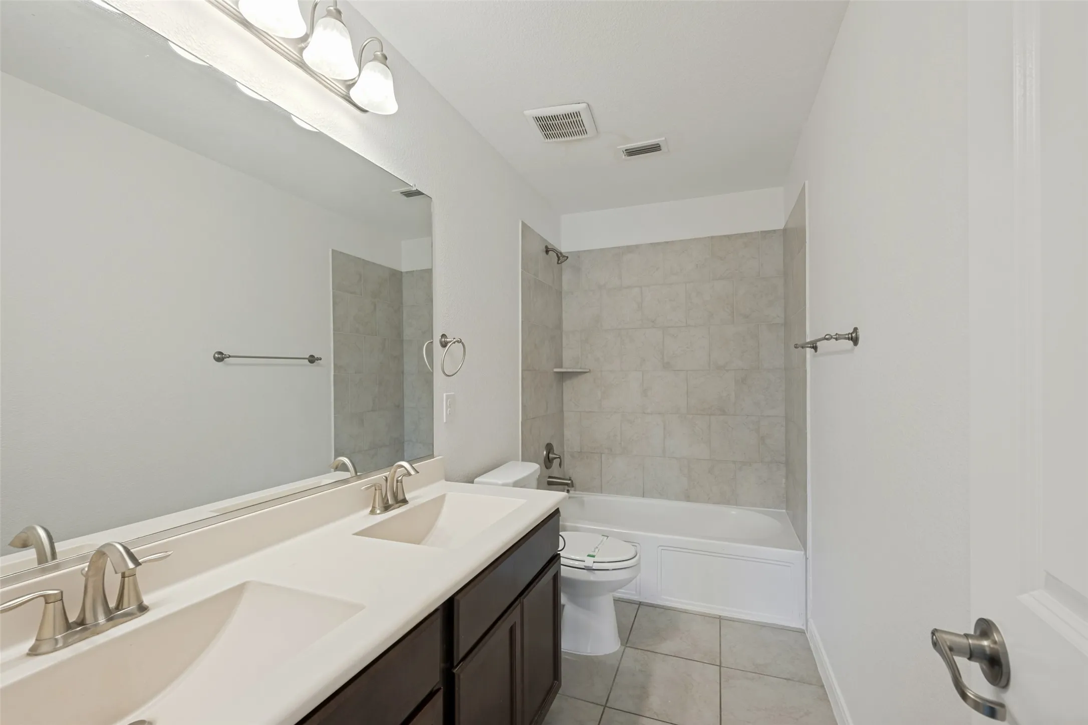 Single Family Residence For Sale in Tarrant County , 7237 Montosa Trail, Fort Worth, Texas 76131, 4 Bedroom, 3 Bathroom, 2 Garage spaces, 2,460 Sqft, built in 2017, mls#21377399, Real Estate Agent in Fort Worth, Homes For Sale in Tarrant county, Homes For Sale in Fort Worth, Realtor in Fort Worth Texas, Real Estate Brokerage Independent Realty Texas, Luminita Cordes Realtor