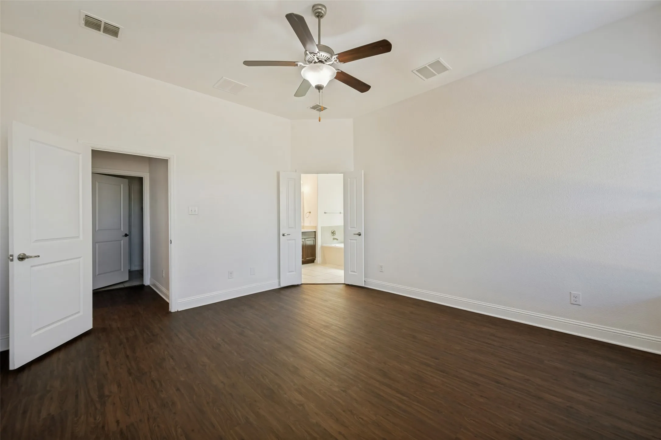 Single Family Residence For Sale in Tarrant County , 7237 Montosa Trail, Fort Worth, Texas 76131, 4 Bedroom, 3 Bathroom, 2 Garage spaces, 2,460 Sqft, built in 2017, mls#21377399, Real Estate Agent in Fort Worth, Homes For Sale in Tarrant county, Homes For Sale in Fort Worth, Realtor in Fort Worth Texas, Real Estate Brokerage Independent Realty Texas, Luminita Cordes Realtor