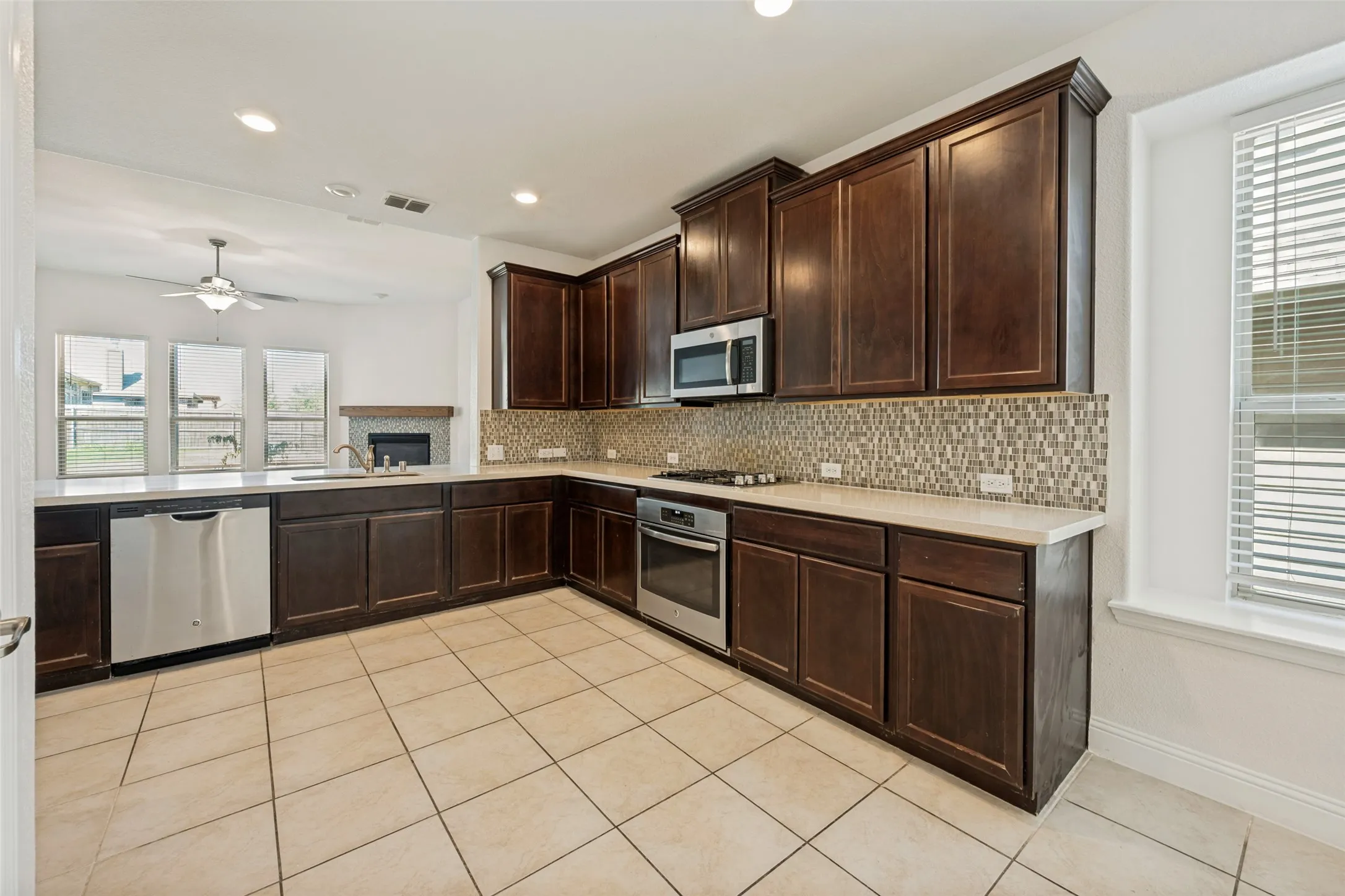 Single Family Residence For Sale in Tarrant County , 7237 Montosa Trail, Fort Worth, Texas 76131, 4 Bedroom, 3 Bathroom, 2 Garage spaces, 2,460 Sqft, built in 2017, mls#21377399, Real Estate Agent in Fort Worth, Homes For Sale in Tarrant county, Homes For Sale in Fort Worth, Realtor in Fort Worth Texas, Real Estate Brokerage Independent Realty Texas, Luminita Cordes Realtor