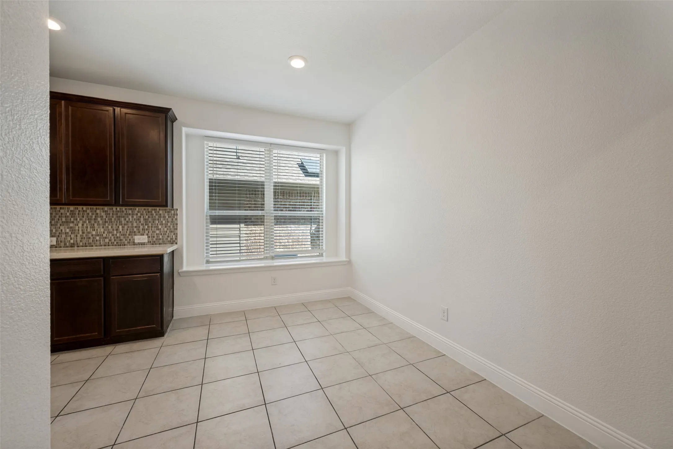 Single Family Residence For Sale in Tarrant County , 7237 Montosa Trail, Fort Worth, Texas 76131, 4 Bedroom, 3 Bathroom, 2 Garage spaces, 2,460 Sqft, built in 2017, mls#21377399, Real Estate Agent in Fort Worth, Homes For Sale in Tarrant county, Homes For Sale in Fort Worth, Realtor in Fort Worth Texas, Real Estate Brokerage Independent Realty Texas, Luminita Cordes Realtor