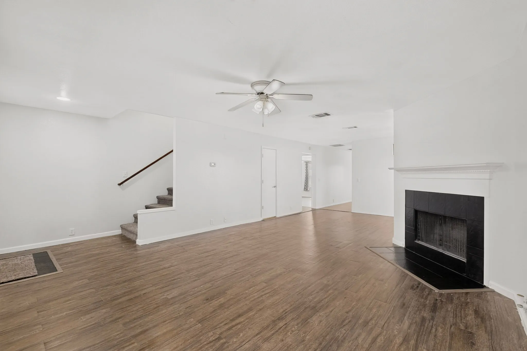 Single Family Residence For Sale in Dallas County , 1607 Harbor View Road, Glenn Heights, Texas 75154, 4 Bedroom, 3 Bathroom, 2 Garage spaces, 2,440 Sqft, built in 2007, mls#21364709, Real Estate Agent in Glenn Heights, Homes For Sale in Dallas county, Homes For Sale in Glenn Heights, Realtor in Glenn Heights Texas, Real Estate Brokerage Independent Realty Texas, Luminita Cordes Realtor