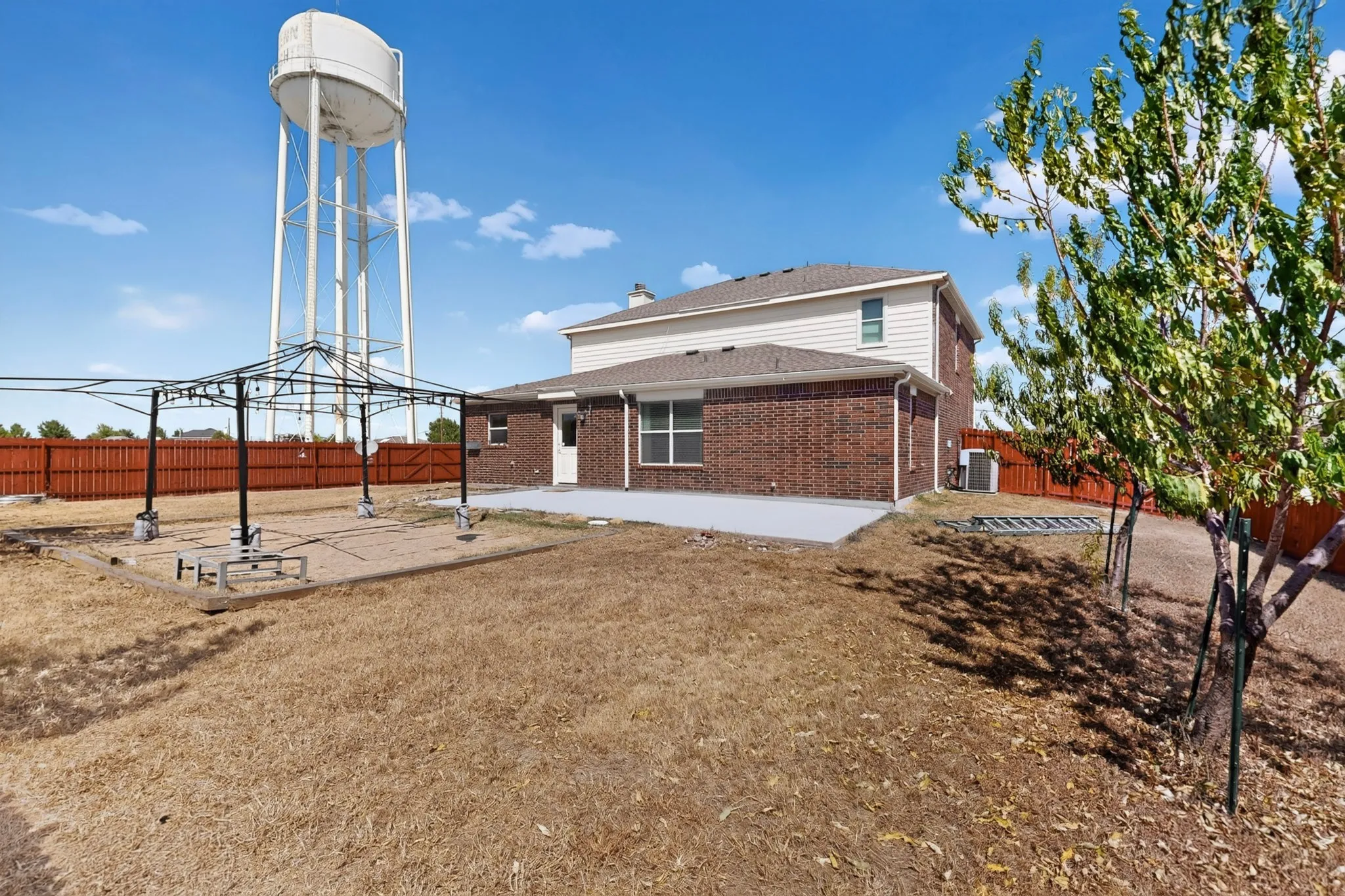 Single Family Residence For Sale in Dallas County , 1607 Harbor View Road, Glenn Heights, Texas 75154, 4 Bedroom, 3 Bathroom, 2 Garage spaces, 2,440 Sqft, built in 2007, mls#21364709, Real Estate Agent in Glenn Heights, Homes For Sale in Dallas county, Homes For Sale in Glenn Heights, Realtor in Glenn Heights Texas, Real Estate Brokerage Independent Realty Texas, Luminita Cordes Realtor
