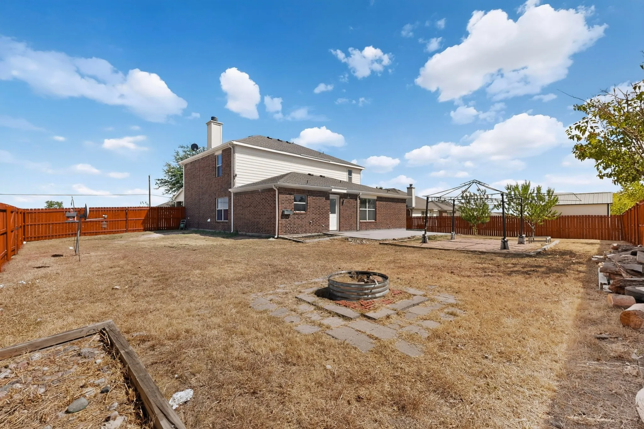 Single Family Residence For Sale in Dallas County , 1607 Harbor View Road, Glenn Heights, Texas 75154, 4 Bedroom, 3 Bathroom, 2 Garage spaces, 2,440 Sqft, built in 2007, mls#21364709, Real Estate Agent in Glenn Heights, Homes For Sale in Dallas county, Homes For Sale in Glenn Heights, Realtor in Glenn Heights Texas, Real Estate Brokerage Independent Realty Texas, Luminita Cordes Realtor