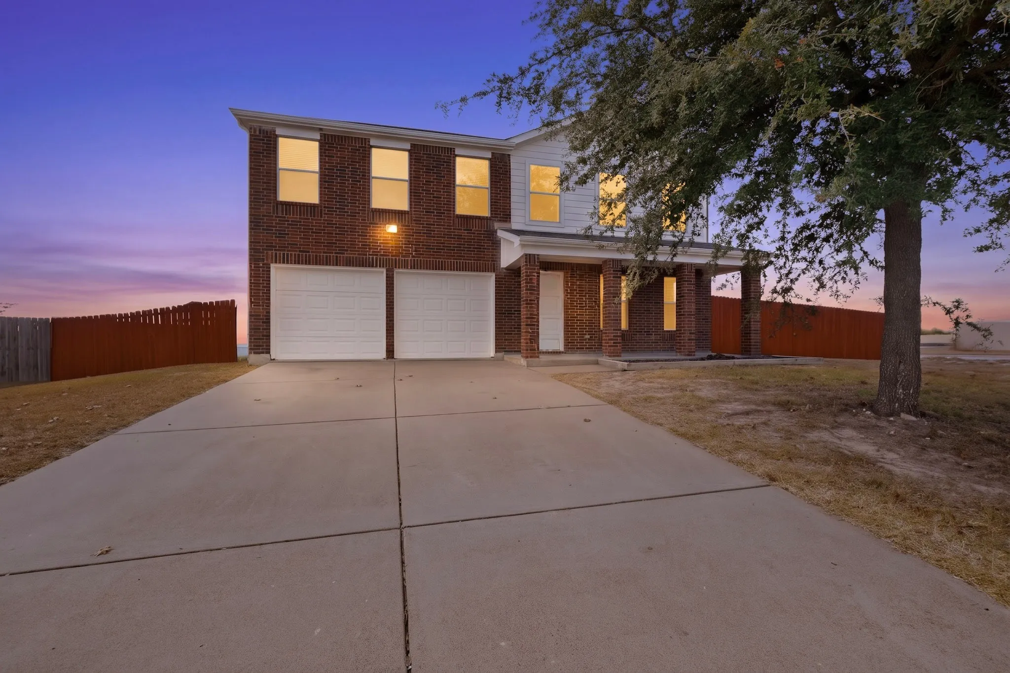 Single Family Residence For Sale in Dallas County , 1607 Harbor View Road, Glenn Heights, Texas 75154, 4 Bedroom, 3 Bathroom, 2 Garage spaces, 2,440 Sqft, built in 2007, mls#21364709, Real Estate Agent in Glenn Heights, Homes For Sale in Dallas county, Homes For Sale in Glenn Heights, Realtor in Glenn Heights Texas, Real Estate Brokerage Independent Realty Texas, Luminita Cordes Realtor