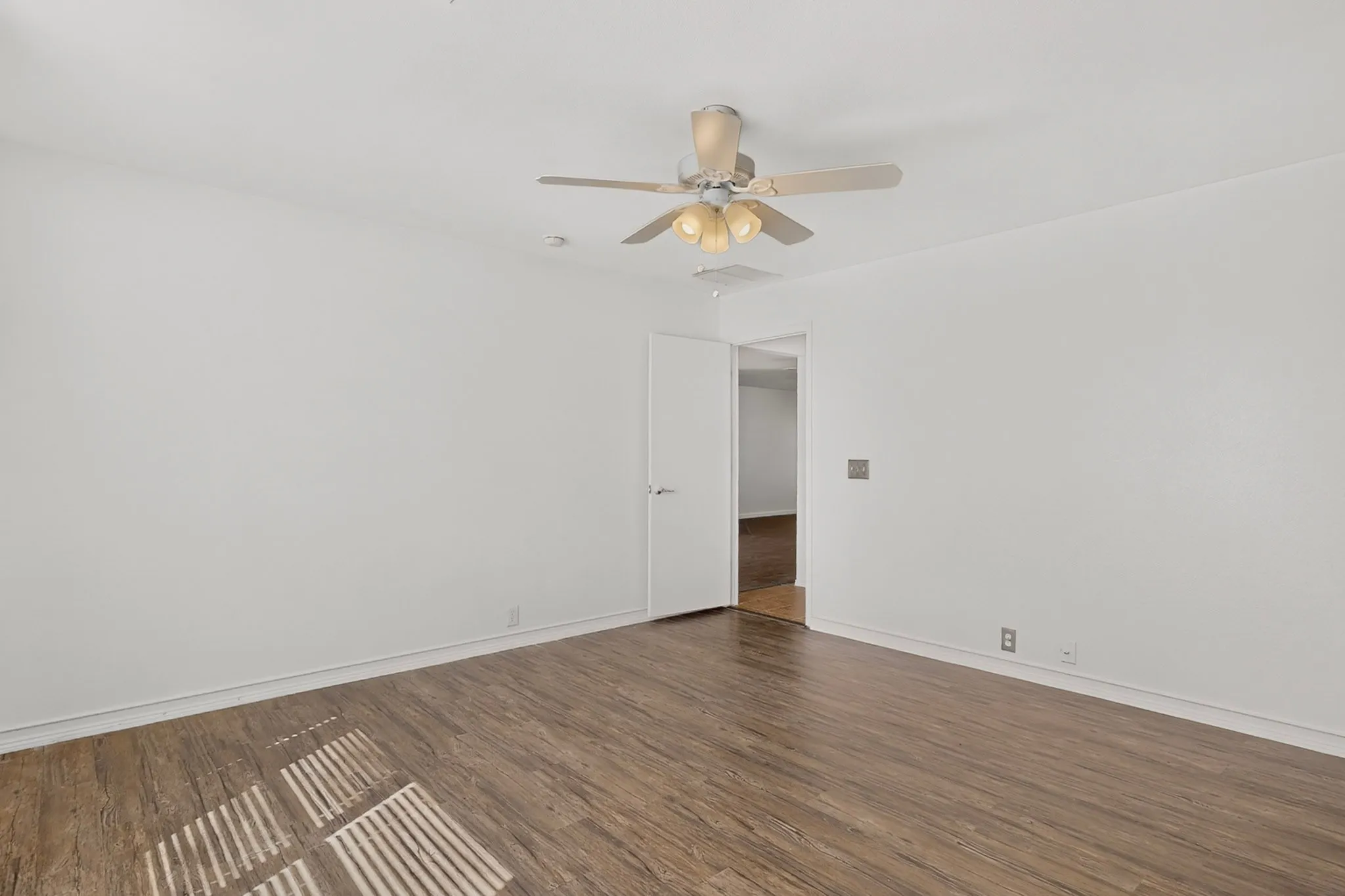 Single Family Residence For Sale in Dallas County , 1607 Harbor View Road, Glenn Heights, Texas 75154, 4 Bedroom, 3 Bathroom, 2 Garage spaces, 2,440 Sqft, built in 2007, mls#21364709, Real Estate Agent in Glenn Heights, Homes For Sale in Dallas county, Homes For Sale in Glenn Heights, Realtor in Glenn Heights Texas, Real Estate Brokerage Independent Realty Texas, Luminita Cordes Realtor