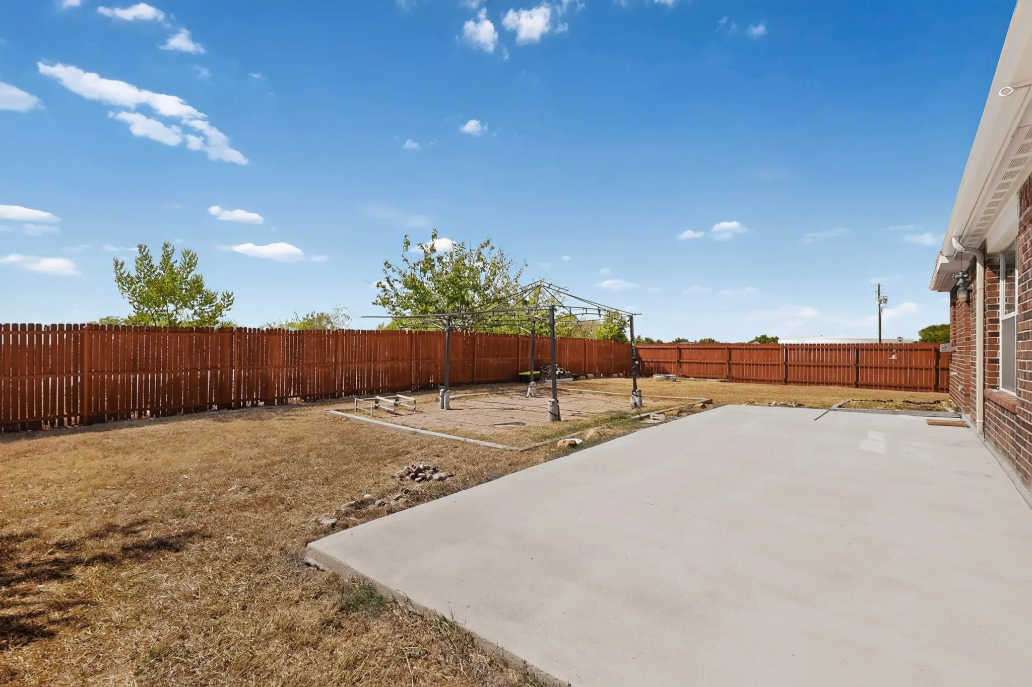 Single Family Residence For Sale in Dallas County , 1607 Harbor View Road, Glenn Heights, Texas 75154, 4 Bedroom, 3 Bathroom, 2 Garage spaces, 2,440 Sqft, built in 2007, mls#21364709, Real Estate Agent in Glenn Heights, Homes For Sale in Dallas county, Homes For Sale in Glenn Heights, Realtor in Glenn Heights Texas, Real Estate Brokerage Independent Realty Texas, Luminita Cordes Realtor