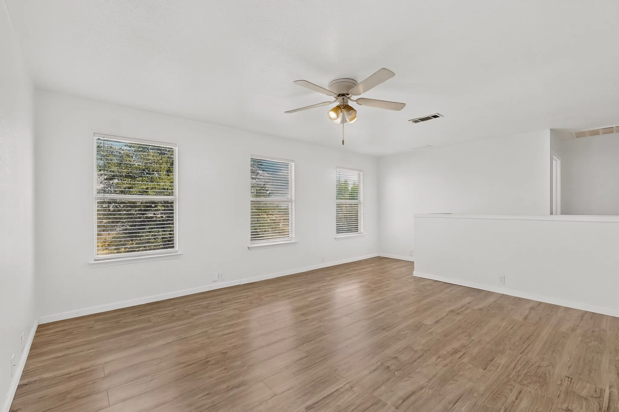 Single Family Residence For Sale in Dallas County , 1607 Harbor View Road, Glenn Heights, Texas 75154, 4 Bedroom, 3 Bathroom, 2 Garage spaces, 2,440 Sqft, built in 2007, mls#21364709, Real Estate Agent in Glenn Heights, Homes For Sale in Dallas county, Homes For Sale in Glenn Heights, Realtor in Glenn Heights Texas, Real Estate Brokerage Independent Realty Texas, Luminita Cordes Realtor