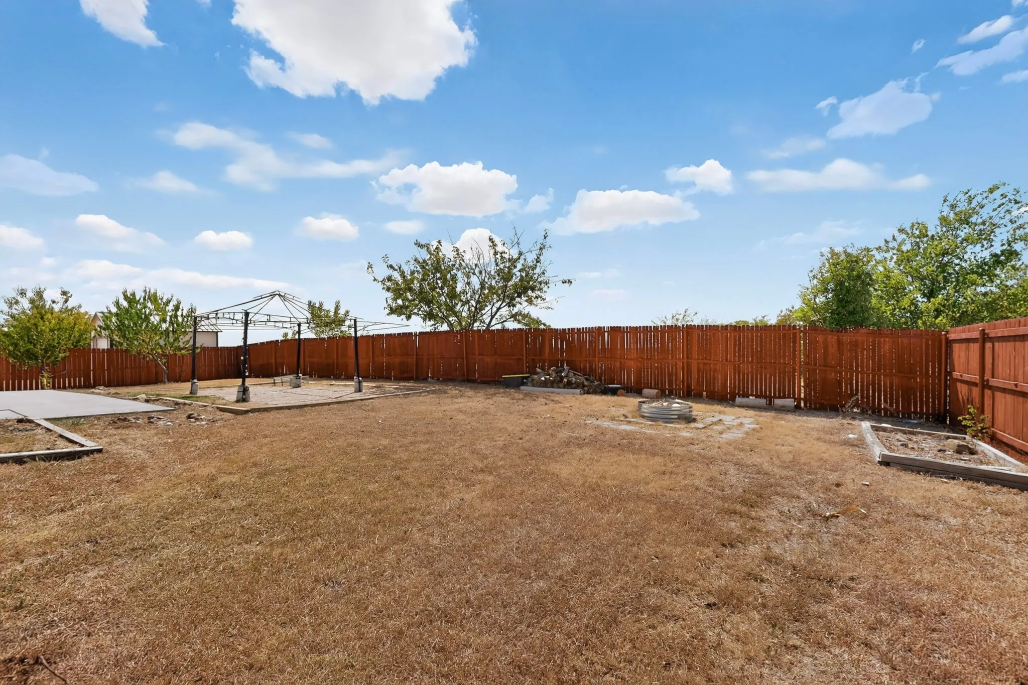 Single Family Residence For Sale in Dallas County , 1607 Harbor View Road, Glenn Heights, Texas 75154, 4 Bedroom, 3 Bathroom, 2 Garage spaces, 2,440 Sqft, built in 2007, mls#21364709, Real Estate Agent in Glenn Heights, Homes For Sale in Dallas county, Homes For Sale in Glenn Heights, Realtor in Glenn Heights Texas, Real Estate Brokerage Independent Realty Texas, Luminita Cordes Realtor